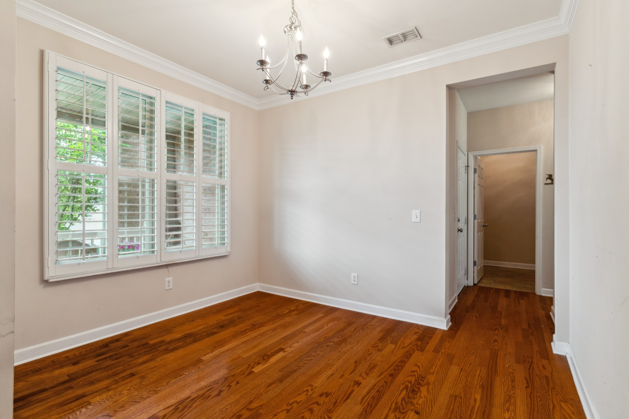 3045 Cairns Dr, W Property Photo 7