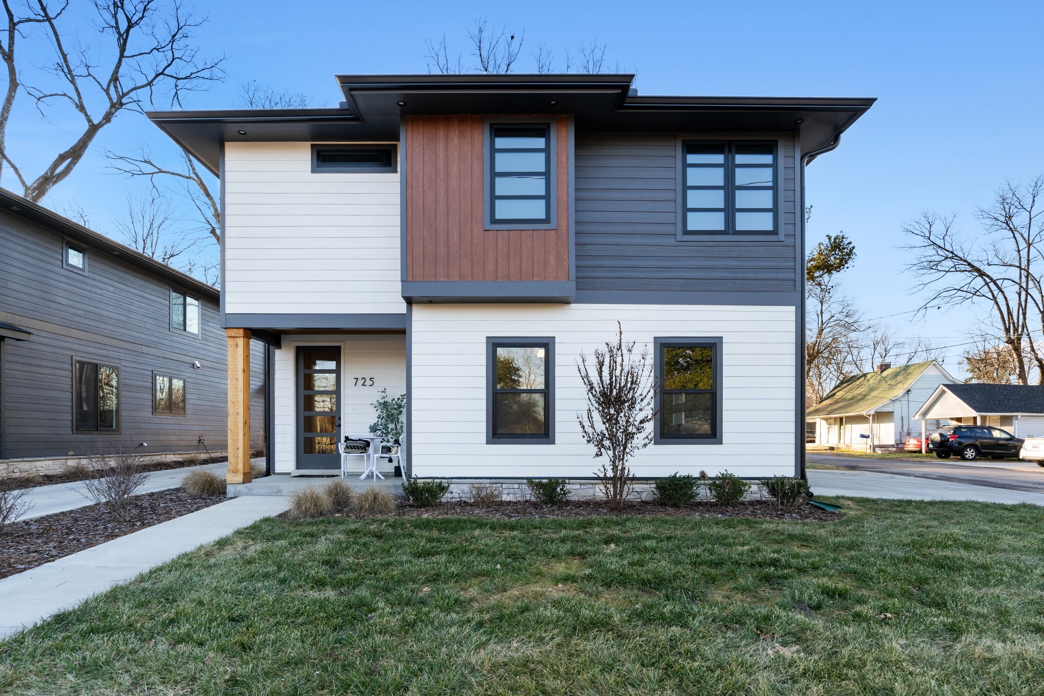 725 N Highland Ave Property Photo