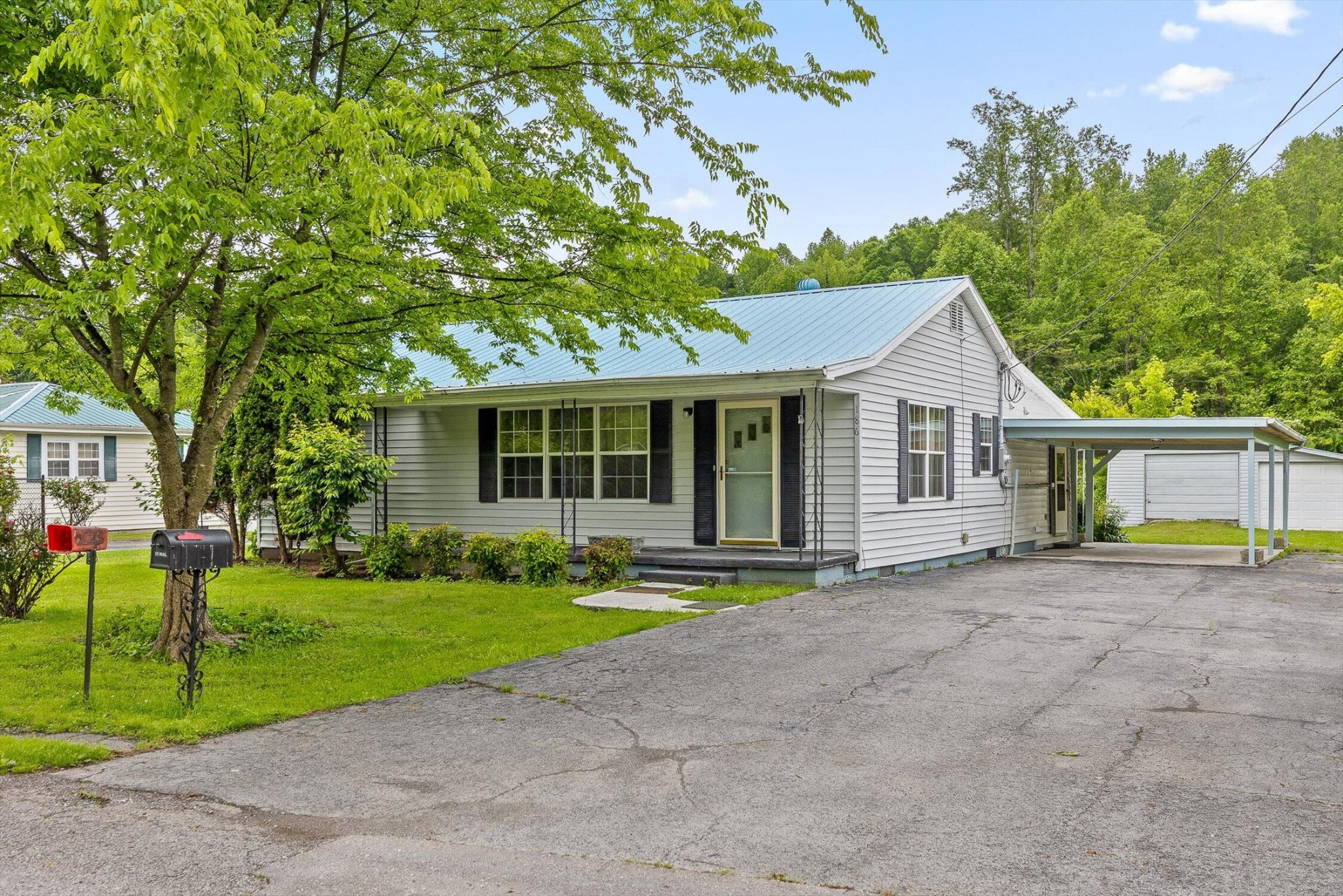 186 Evans Avenue Property Photo