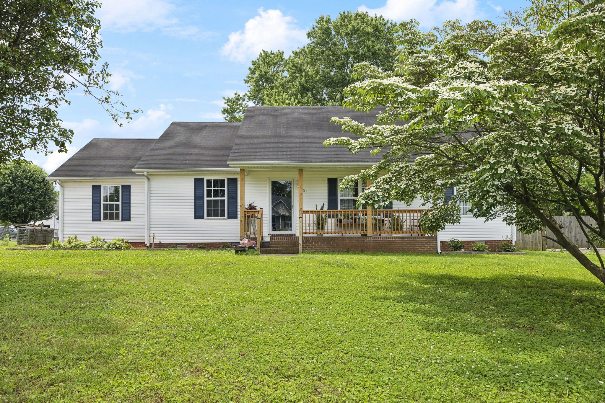 103 Couples Ct Property Photo 2