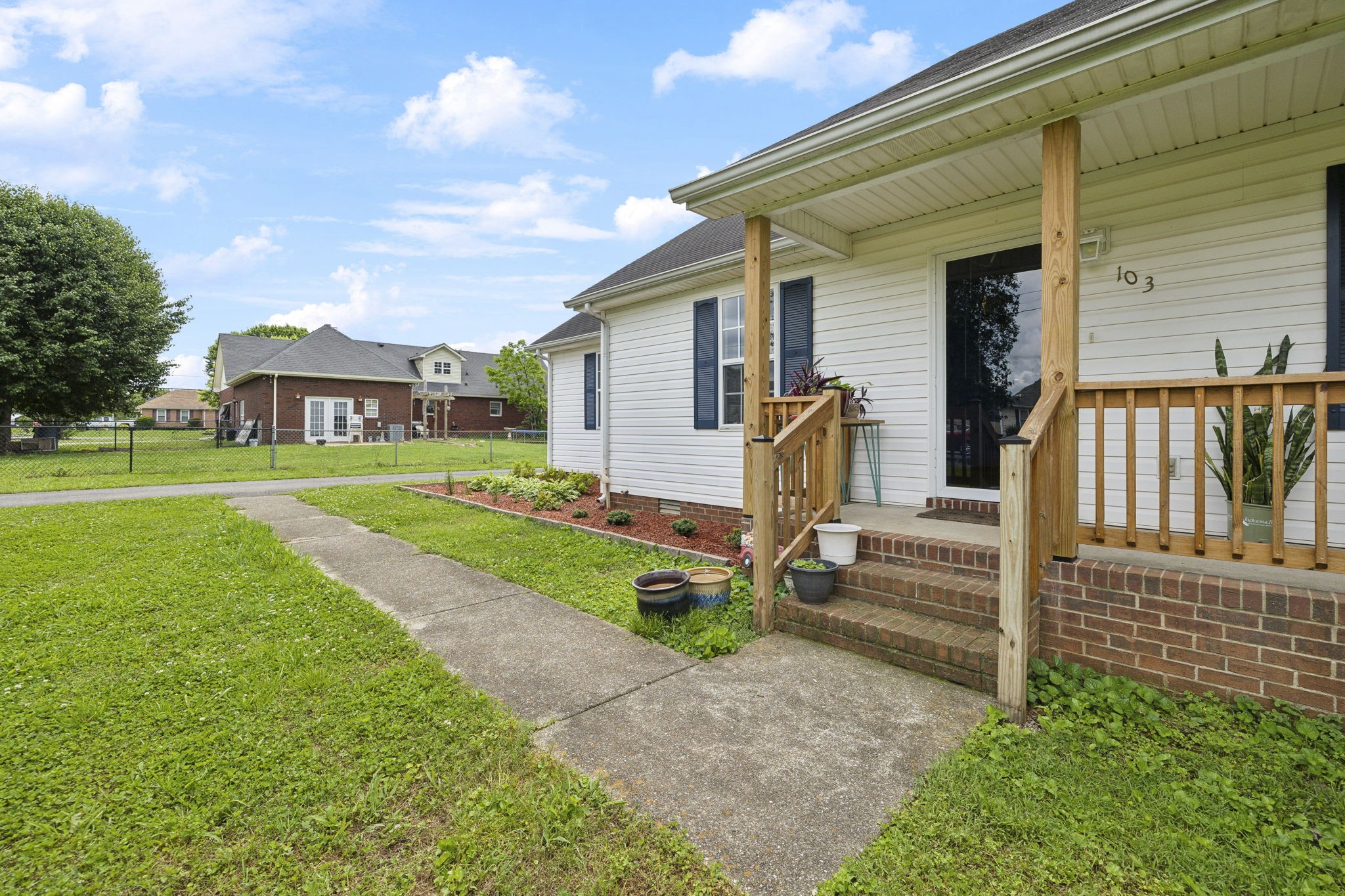 103 Couples Ct Property Photo 3