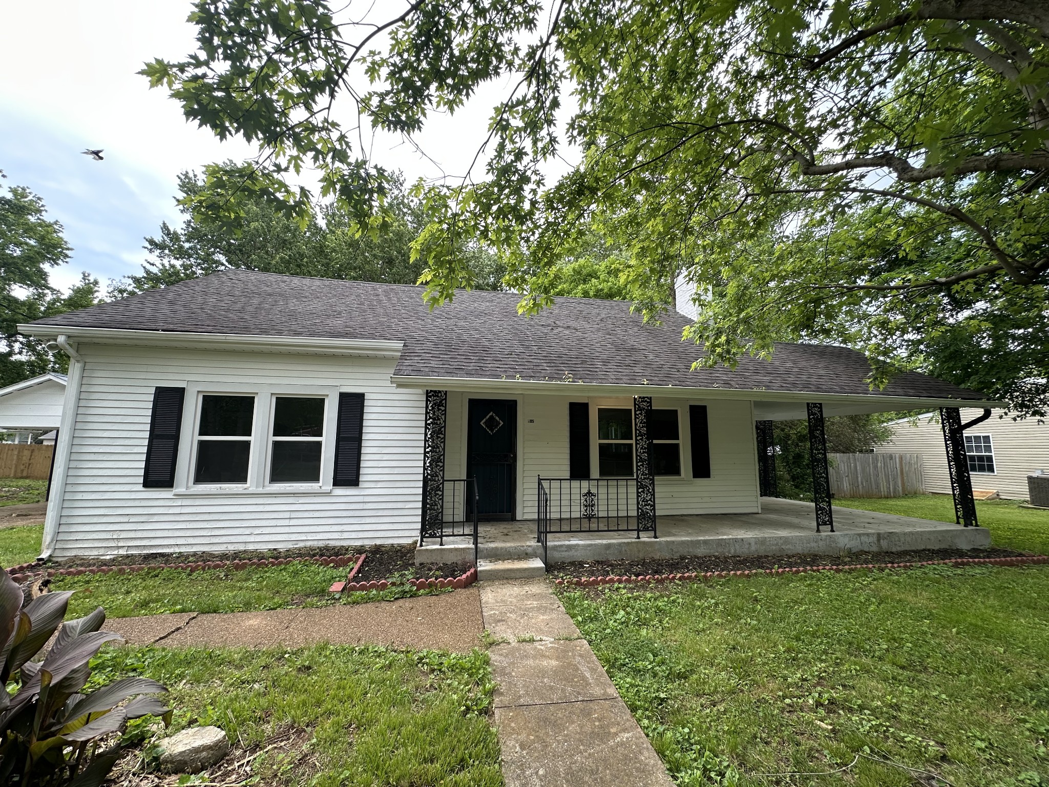 105 Murfreesboro St Property Photo 1