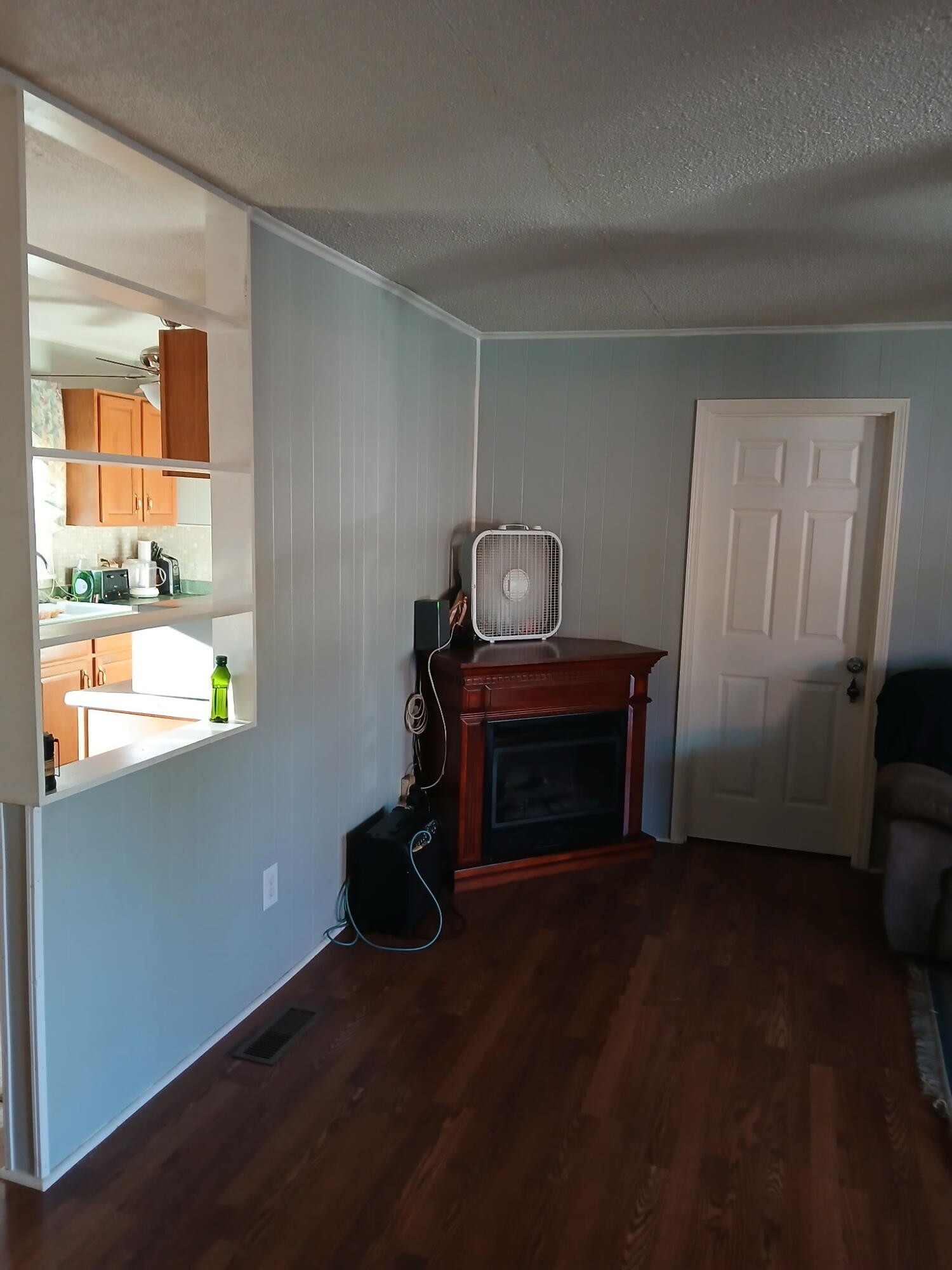 11901 Highway 150 Property Photo 14