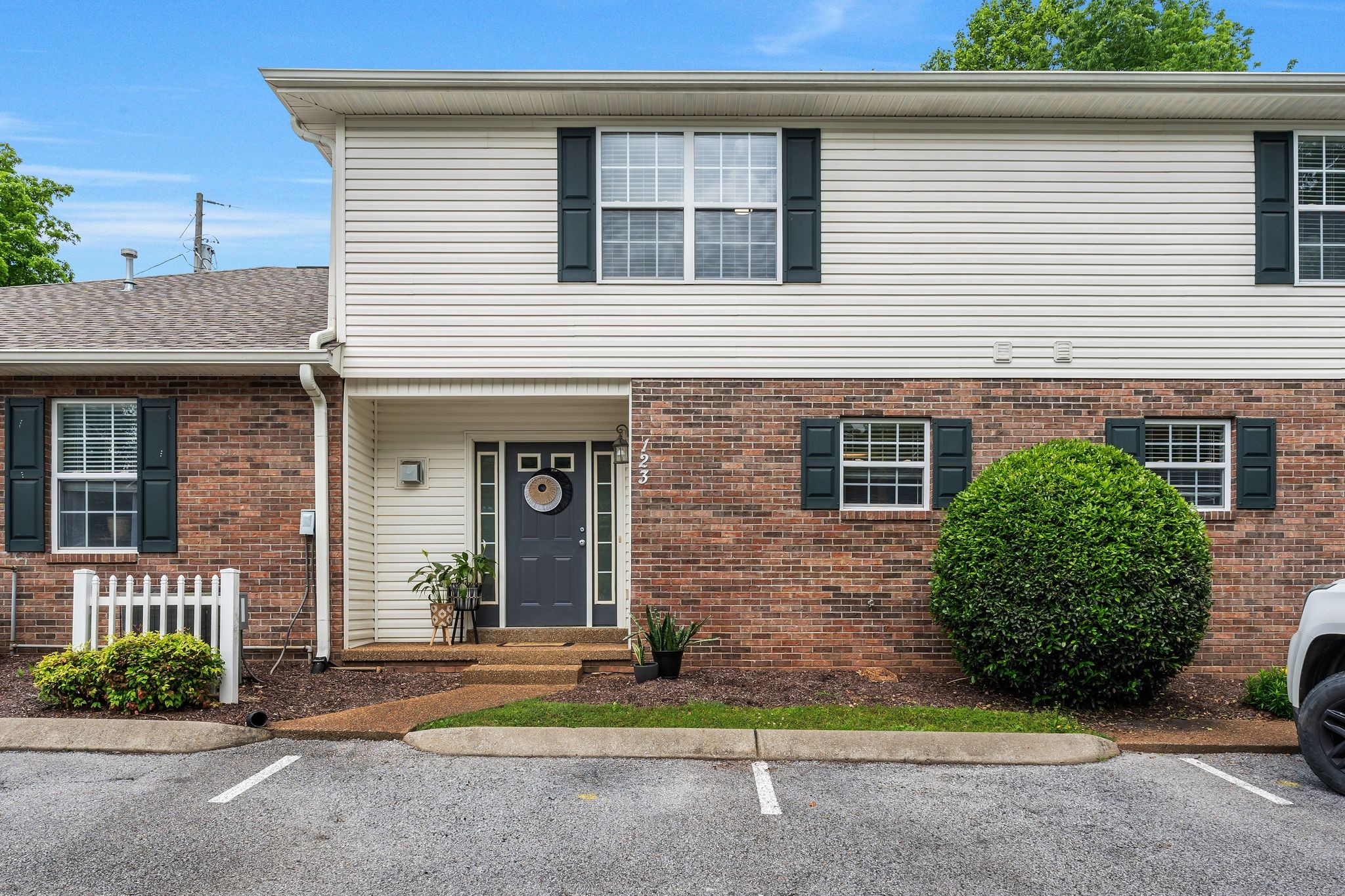 123 Eastdale Ln Property Photo 1
