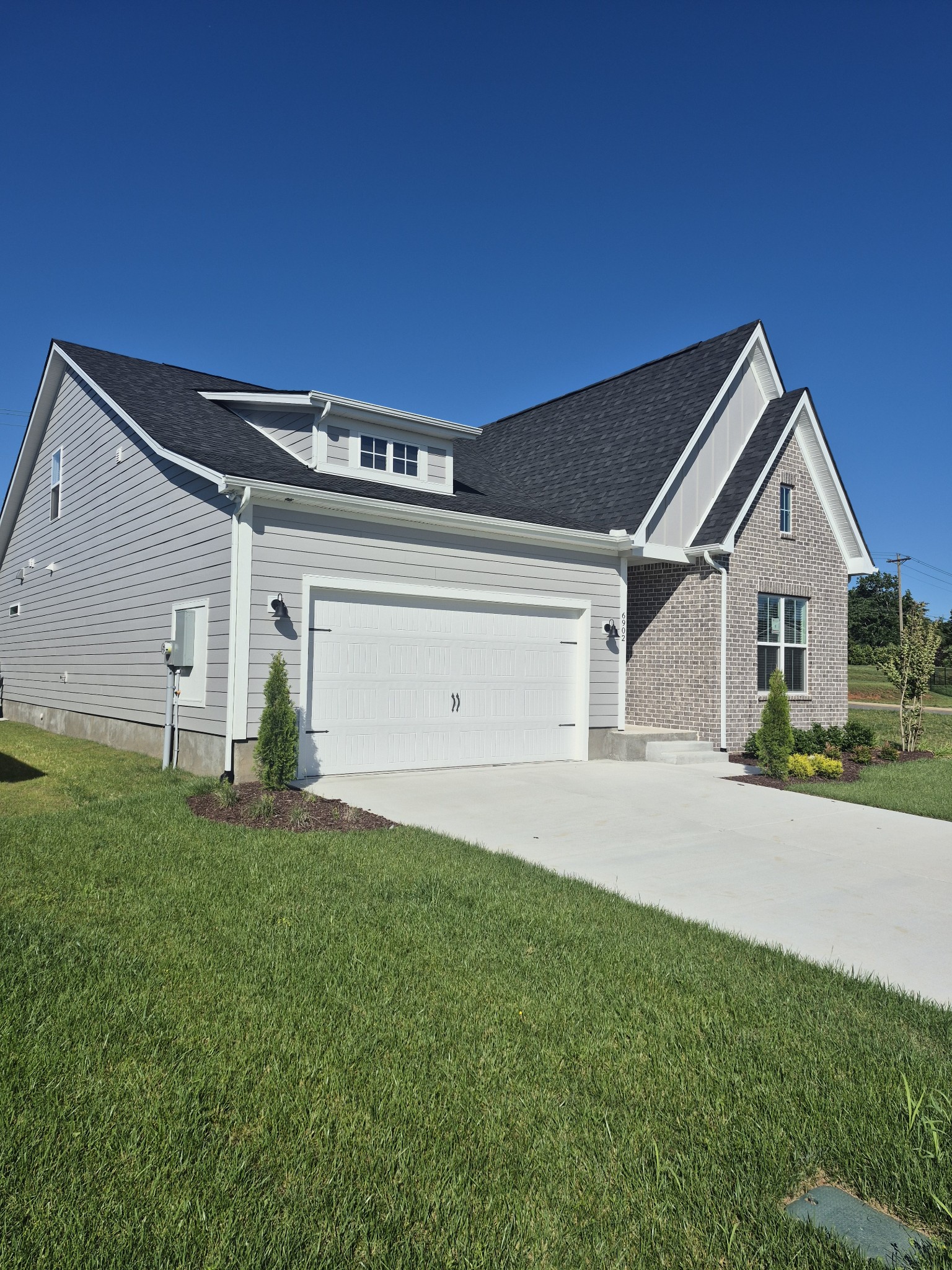 6902 Chatsworth Ct Property Photo 2