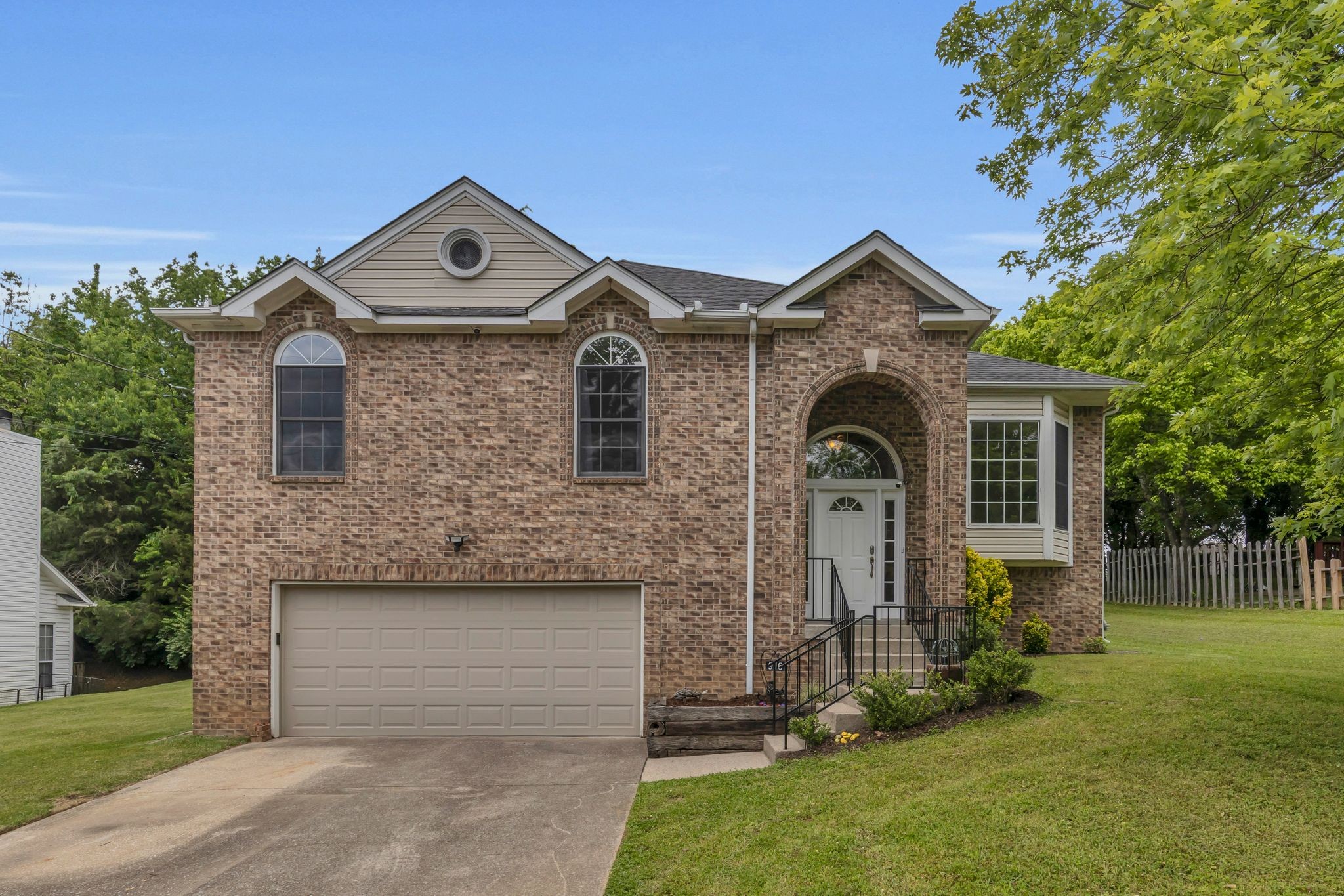 916 Split Oak Dr Property Photo