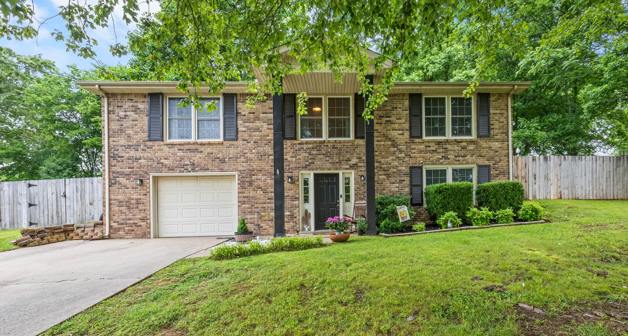 404 Warren Cir Property Photo 1