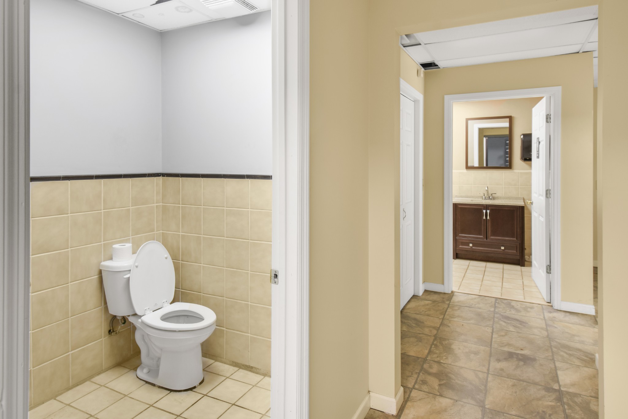 5002 Market Pl Property Photo 29