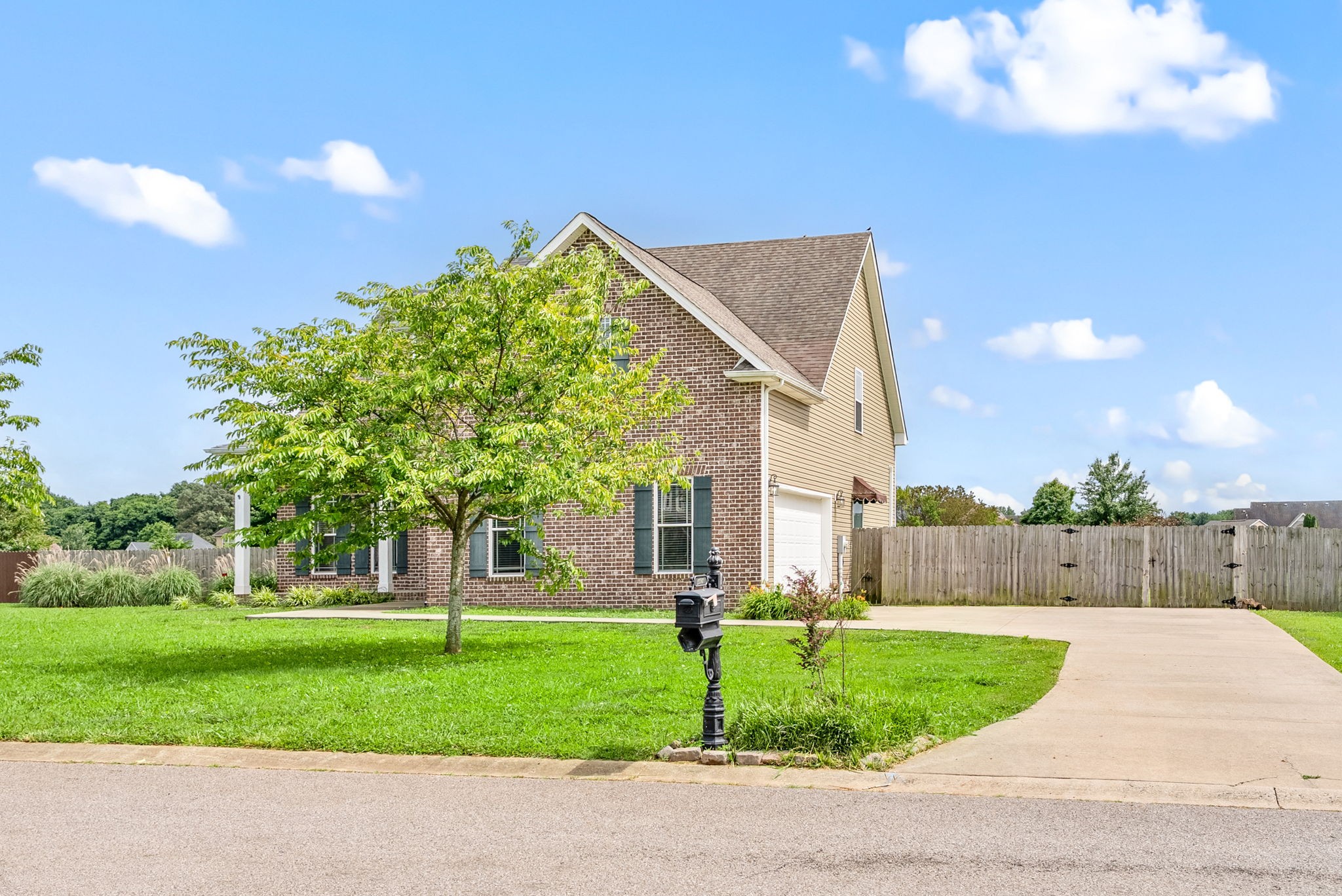 4426 Ironhorse Way Property Photo 3