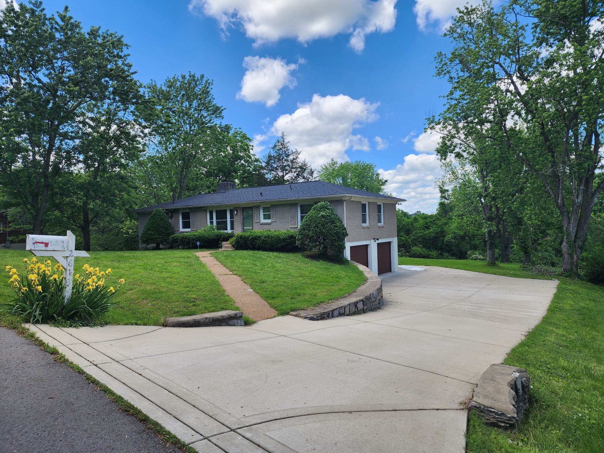 2613 Lishwood Dr Property Photo 1
