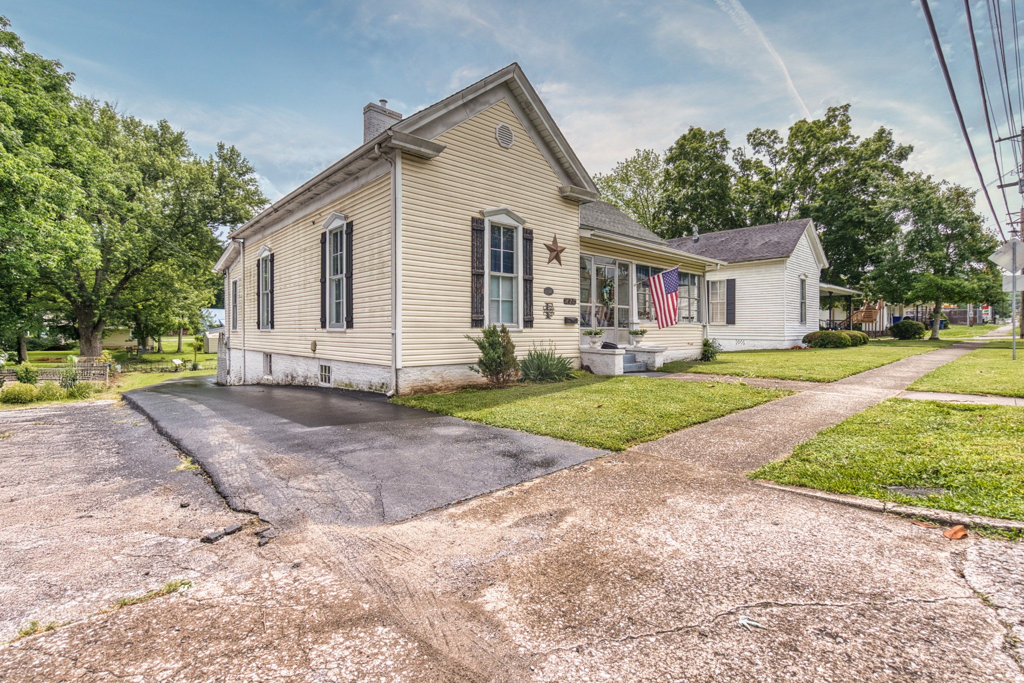 421 Nashville St Property Photo 2