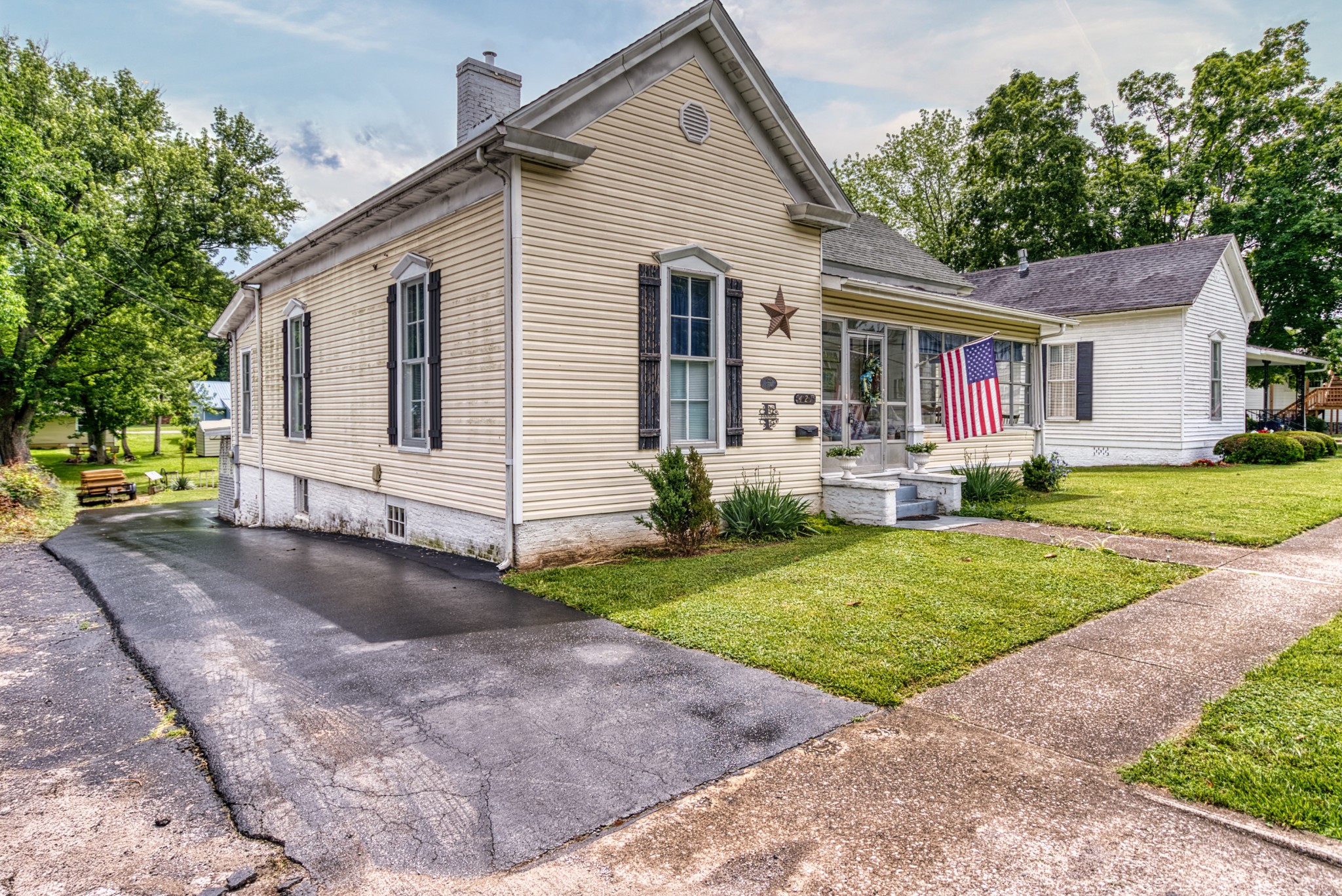 421 Nashville St Property Photo 6