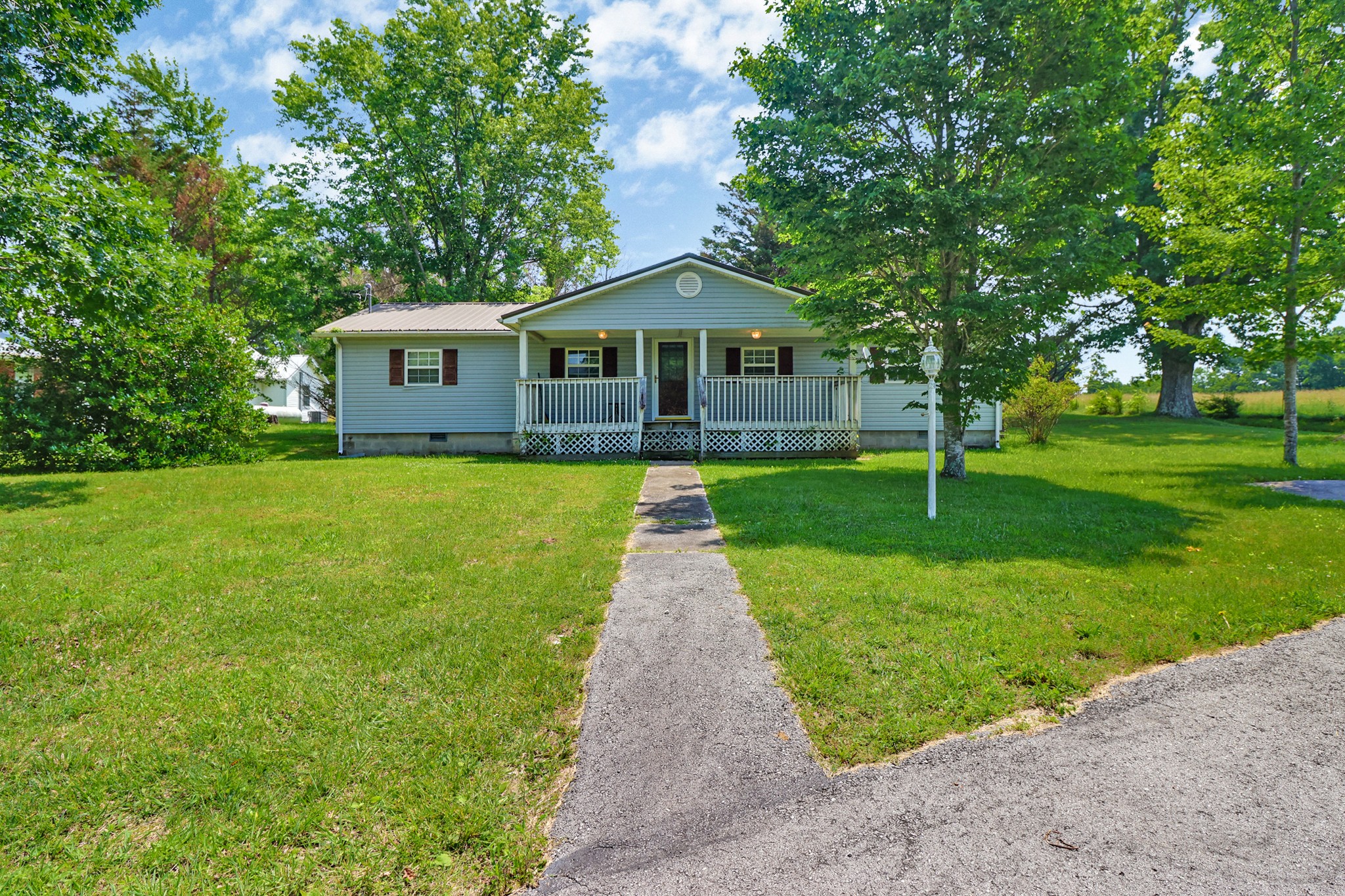 1729 Roslin Rd Property Photo 1