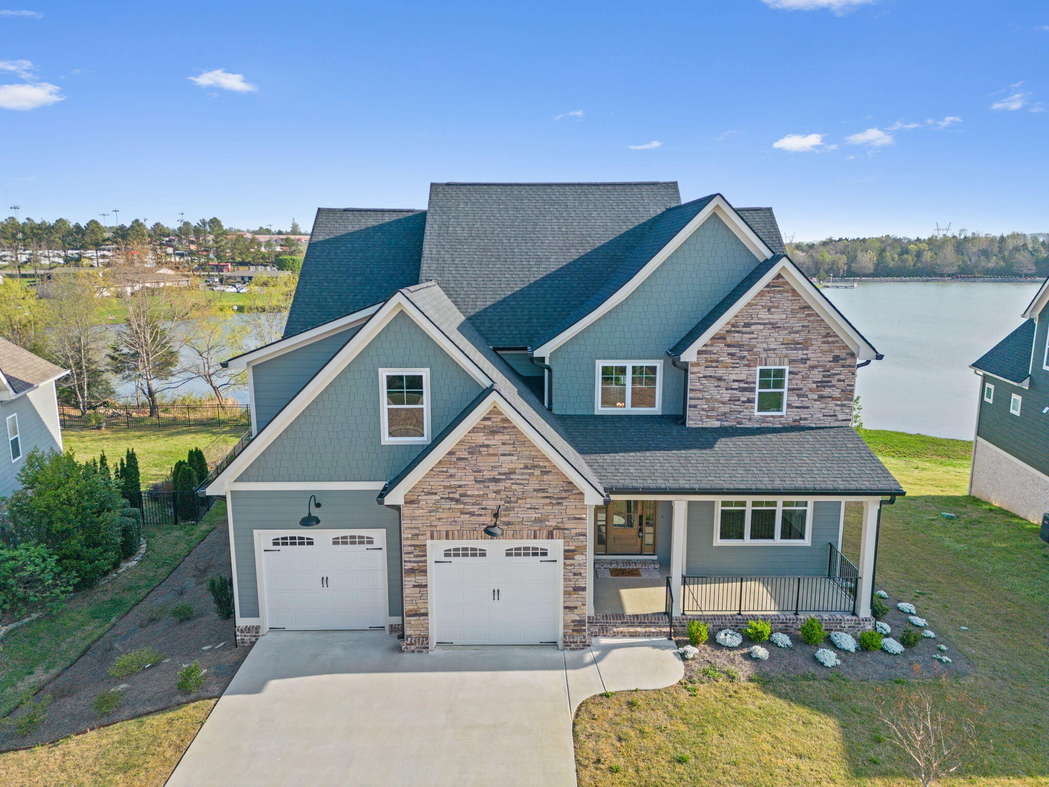 490 Lakeshore Cove Drive Property Photo 4