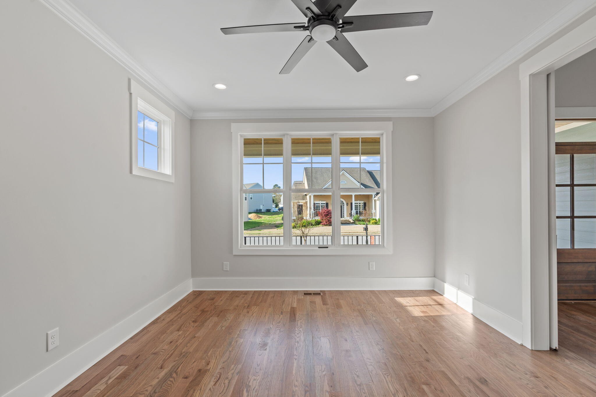 490 Lakeshore Cove Drive Property Photo 10
