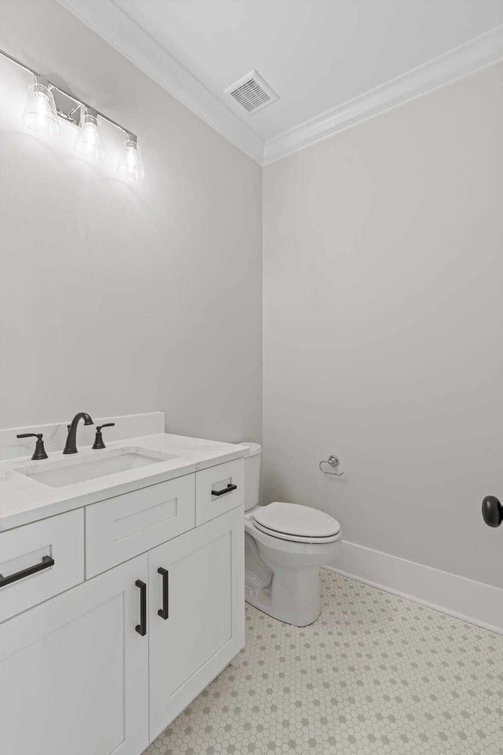 490 Lakeshore Cove Drive Property Photo 13