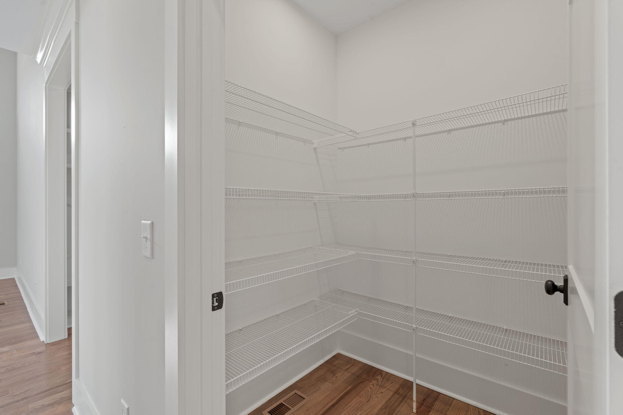 490 Lakeshore Cove Drive Property Photo 26