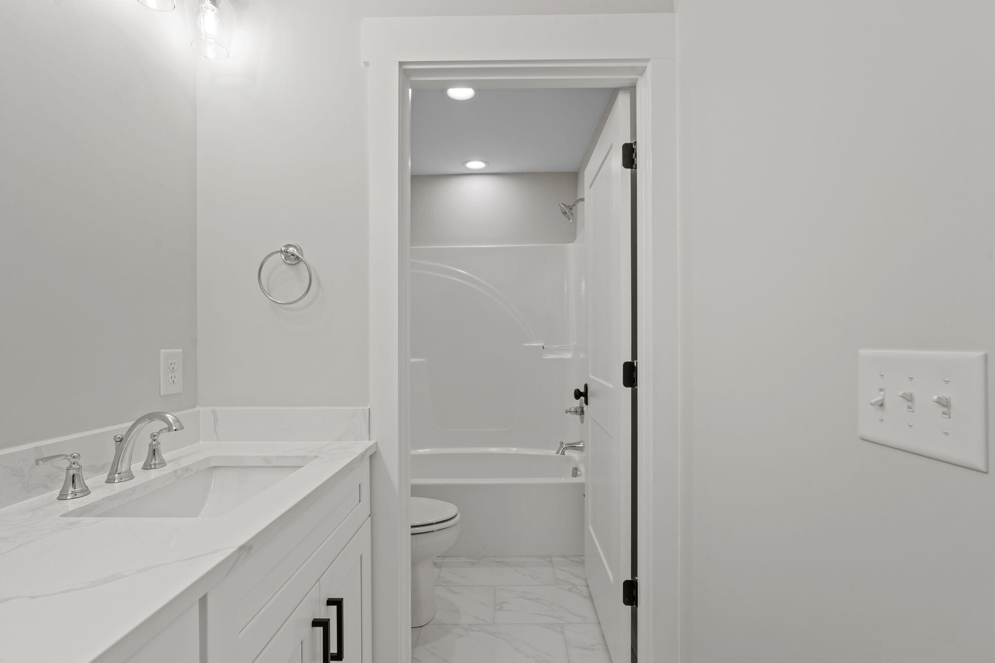 490 Lakeshore Cove Drive Property Photo 47