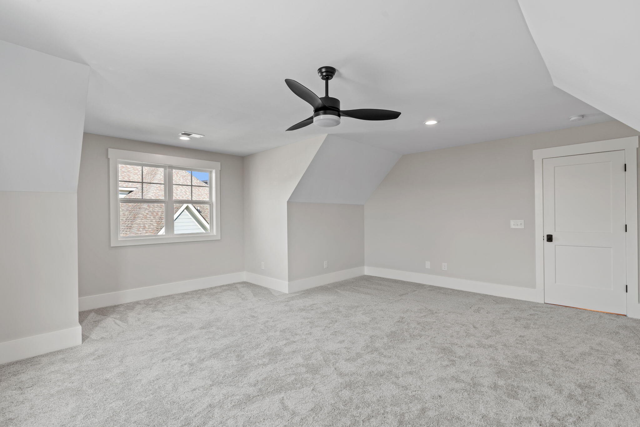490 Lakeshore Cove Drive Property Photo 57