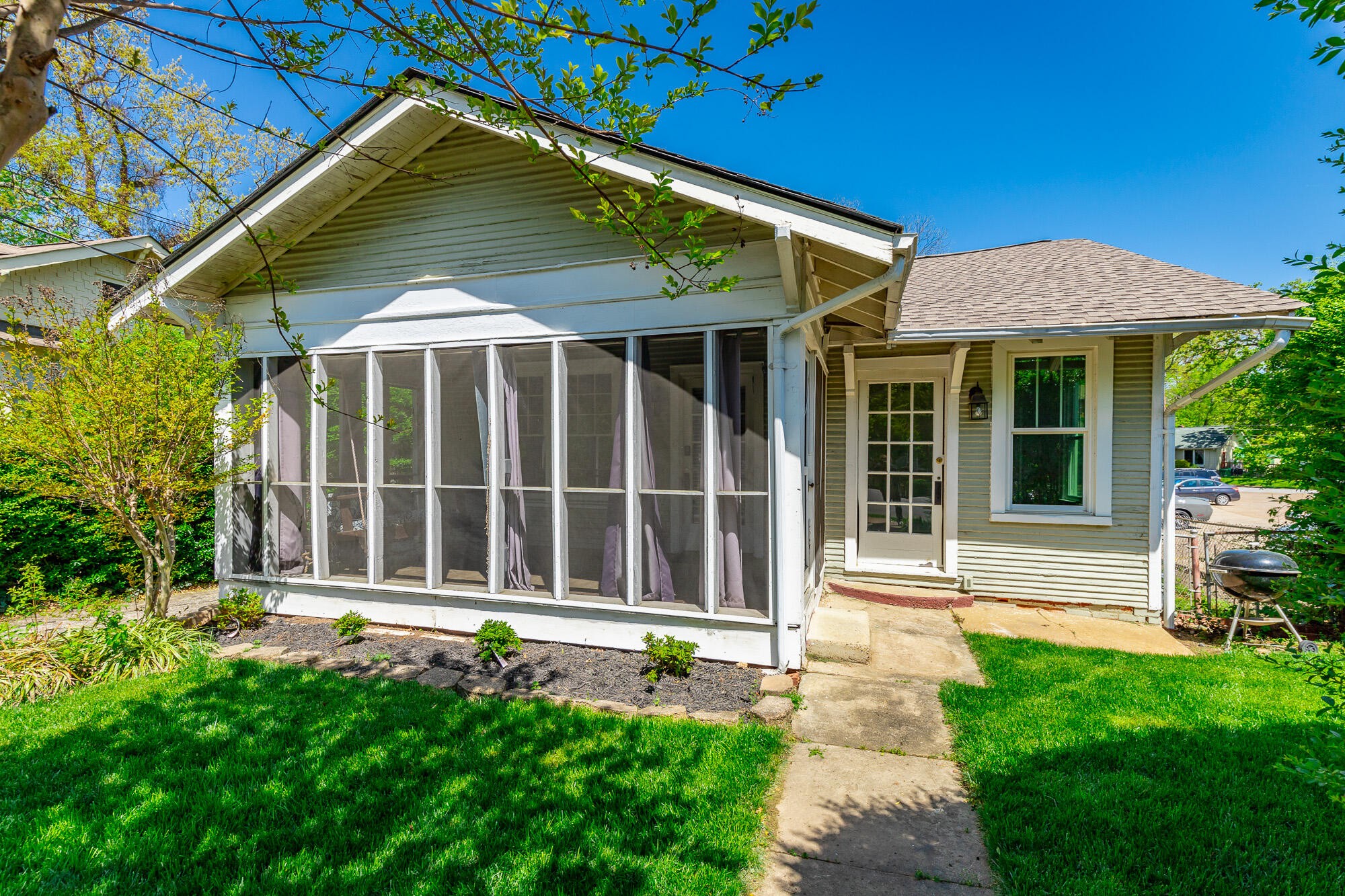 915 Barton Avenue Property Photo
