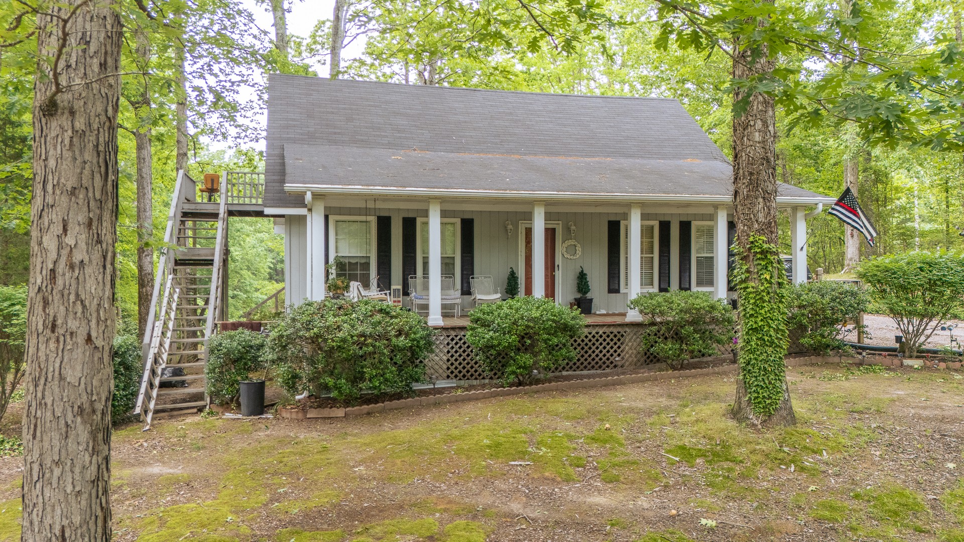 95 Lakeway Ln Property Photo