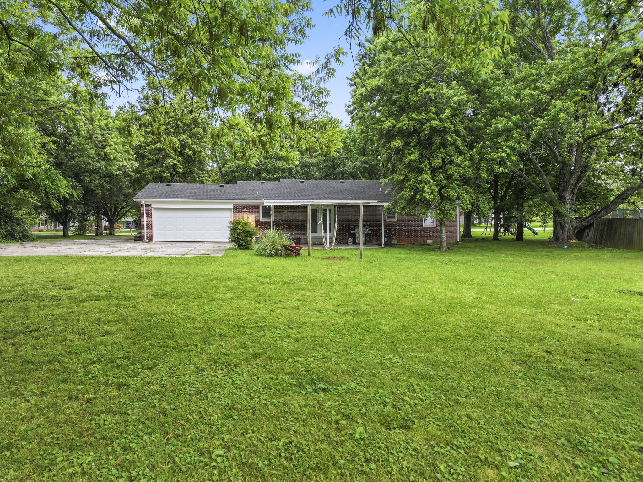 211 Elmwood Dr Property Photo 14
