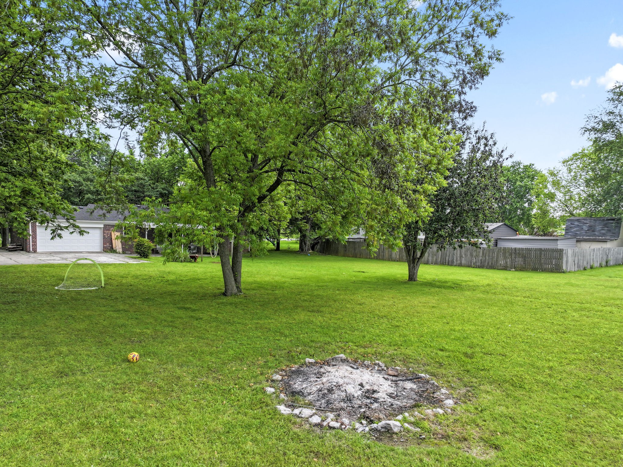 211 Elmwood Dr Property Photo 16