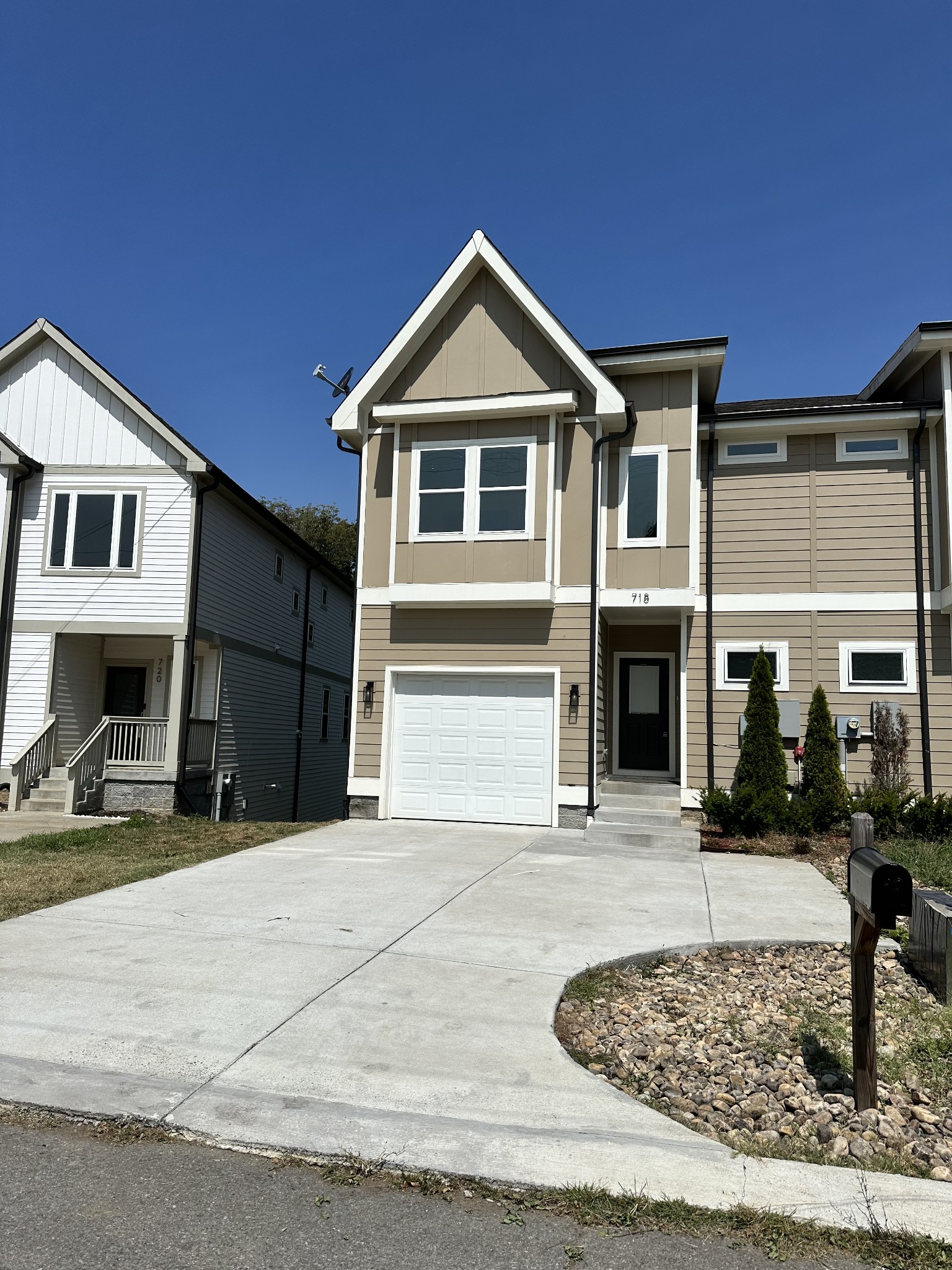 718 Flint Ridge Dr Property Photo