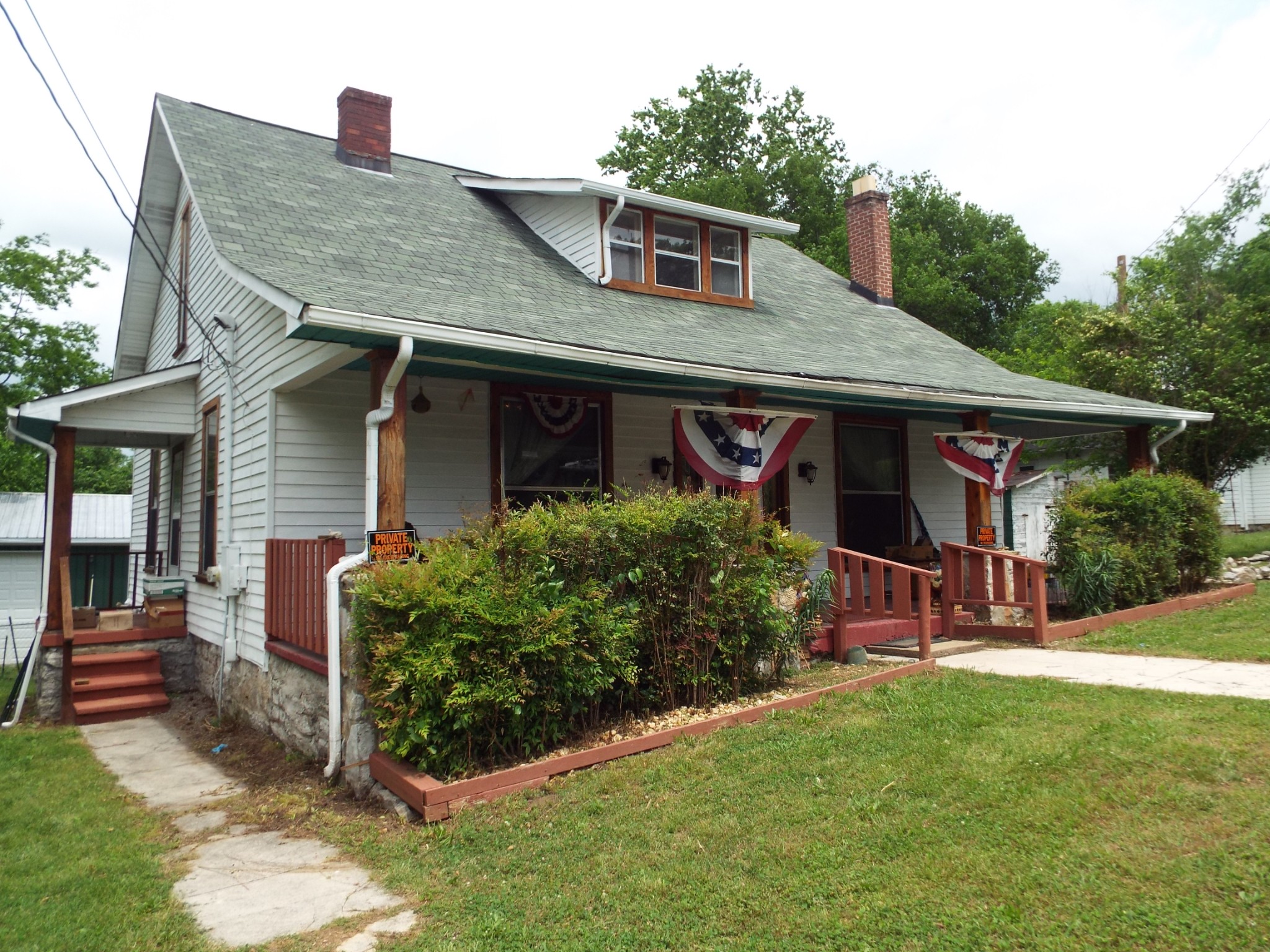 165 E Main St Property Photo