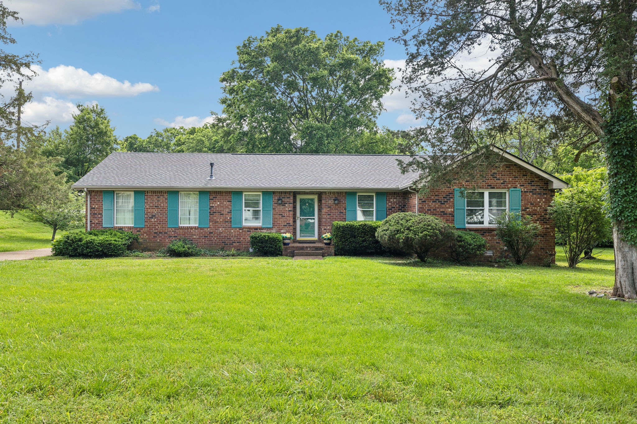 828 Stonebrook Blvd Property Photo