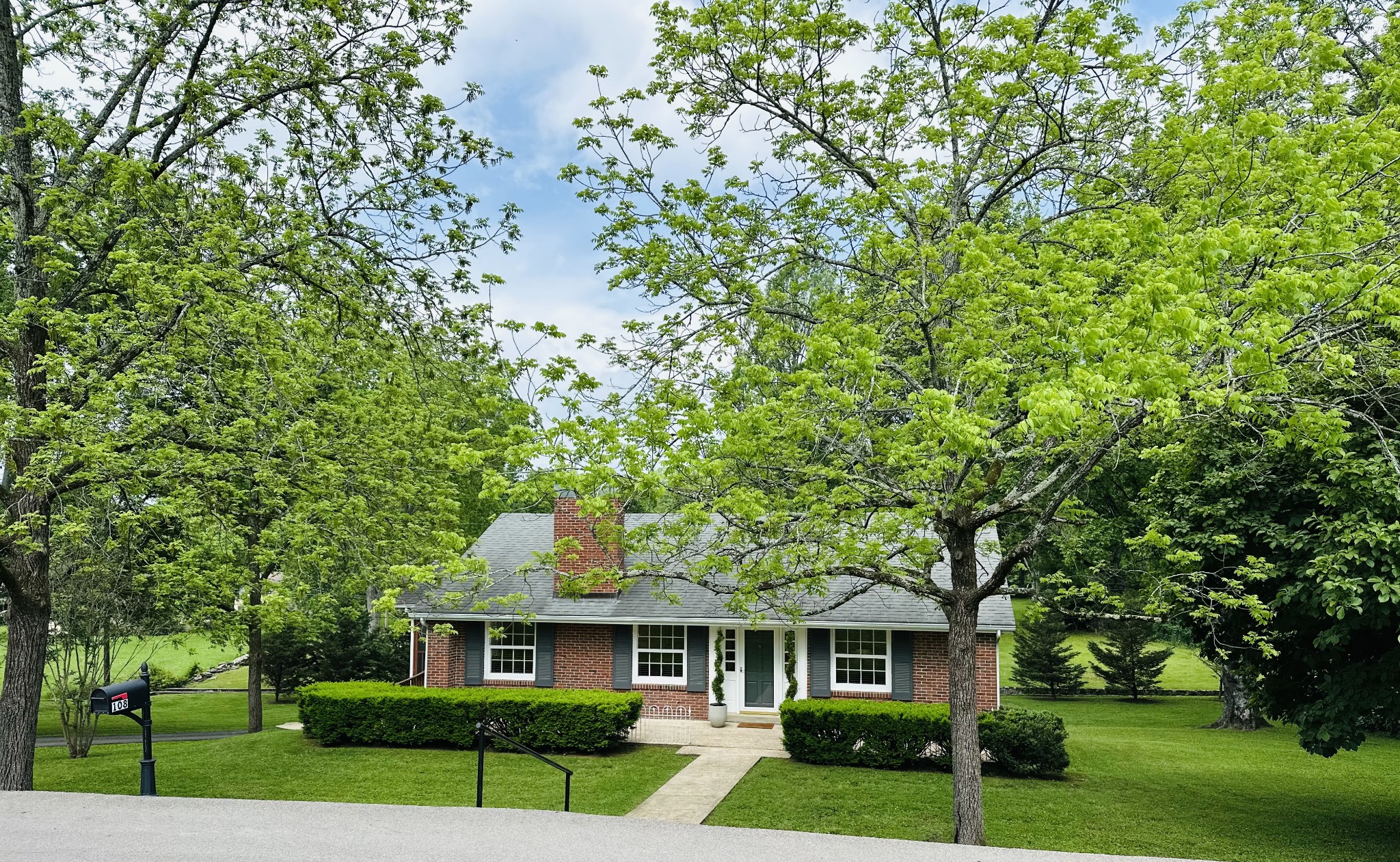 108 Sunset Dr Property Photo 1