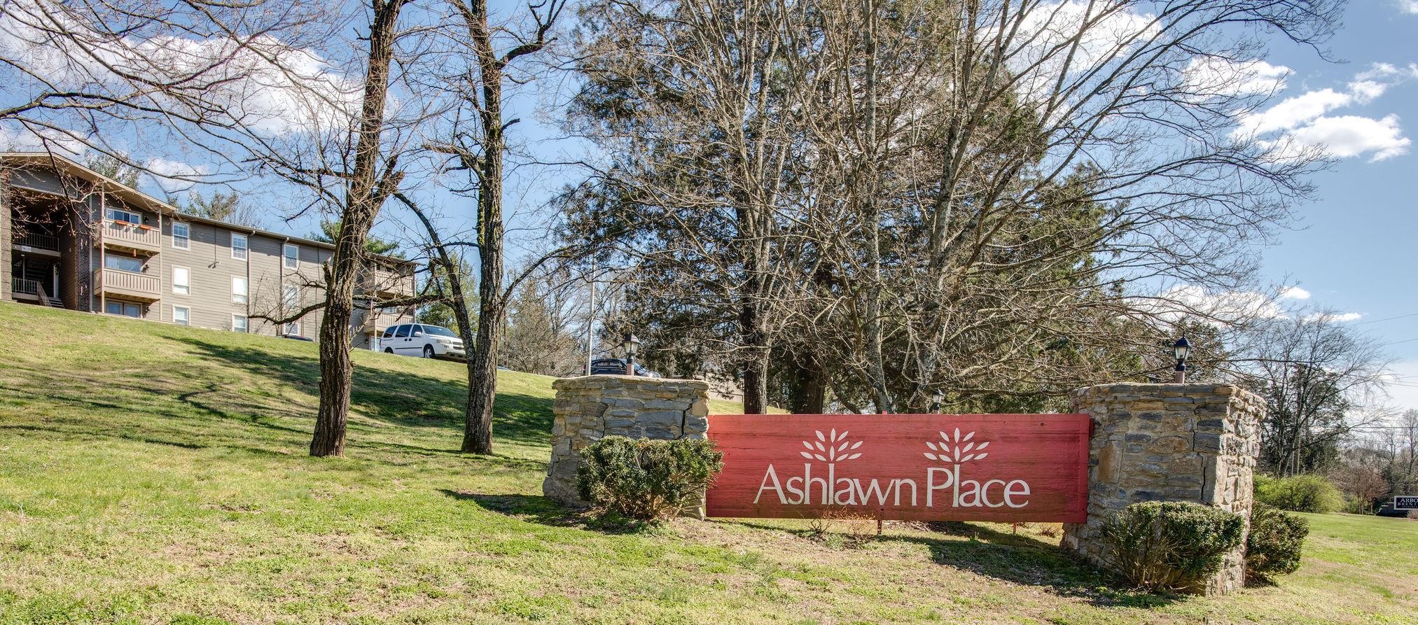 709 Ashlawn Pl Property Photo 1