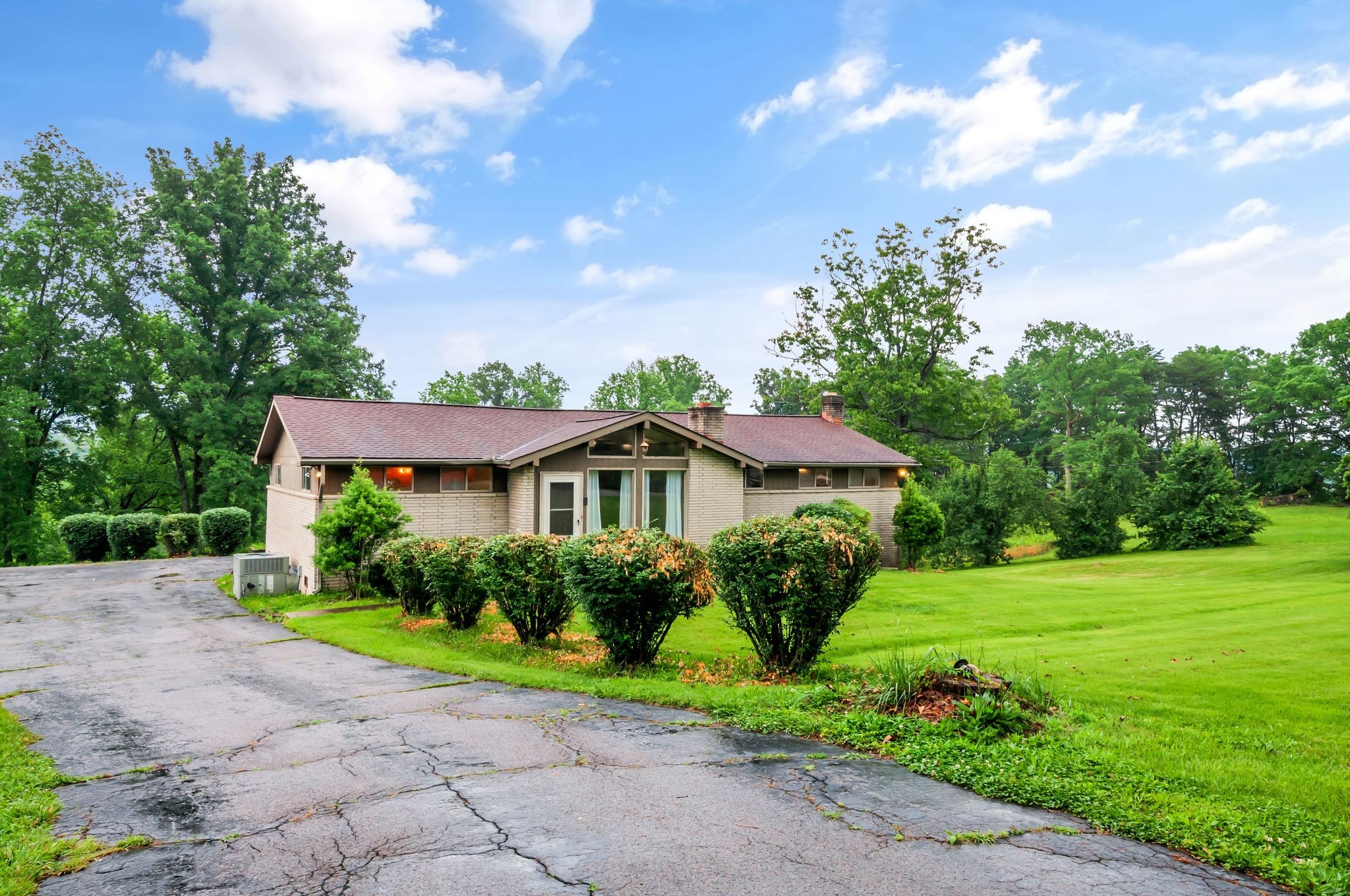 1033 Pine Valley Rd Property Photo 1