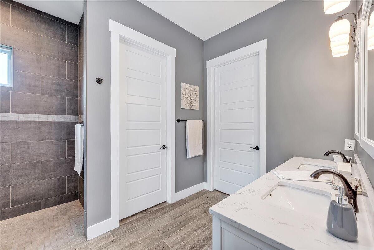 1165 River Bluffs Drive Property Photo 48