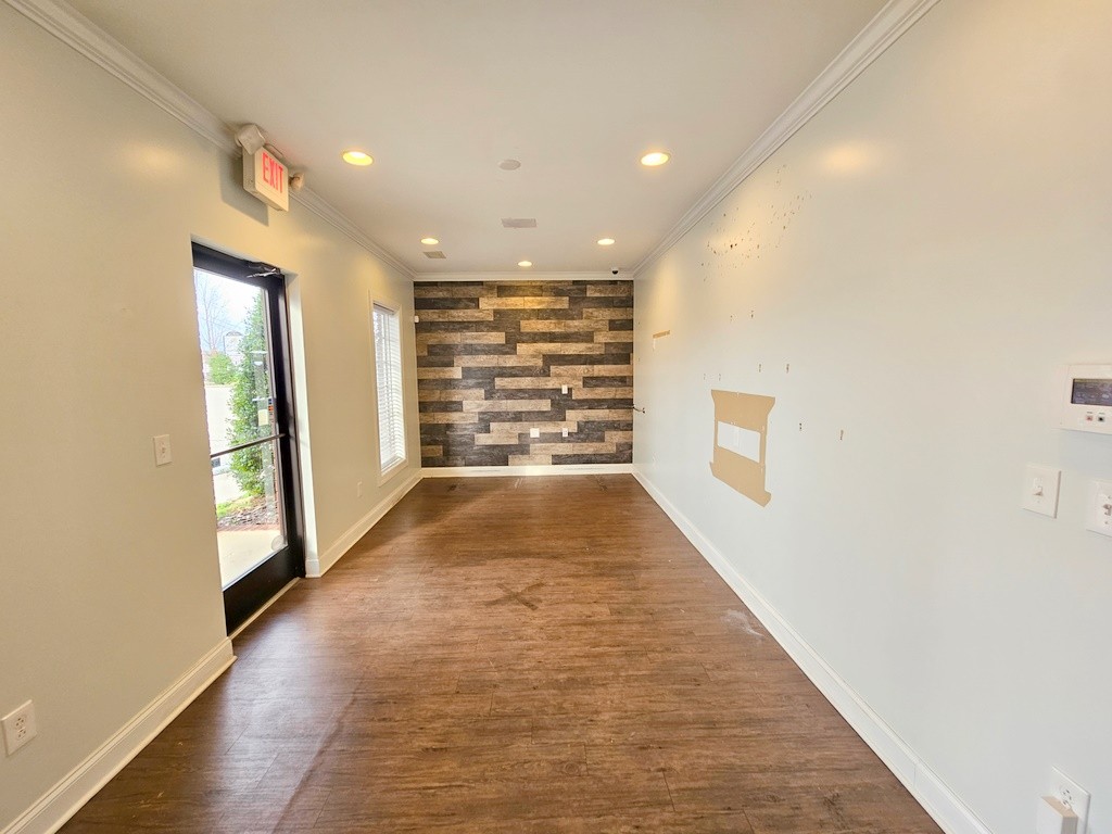 1175 Rock Springs Rd #100 Property Photo 4