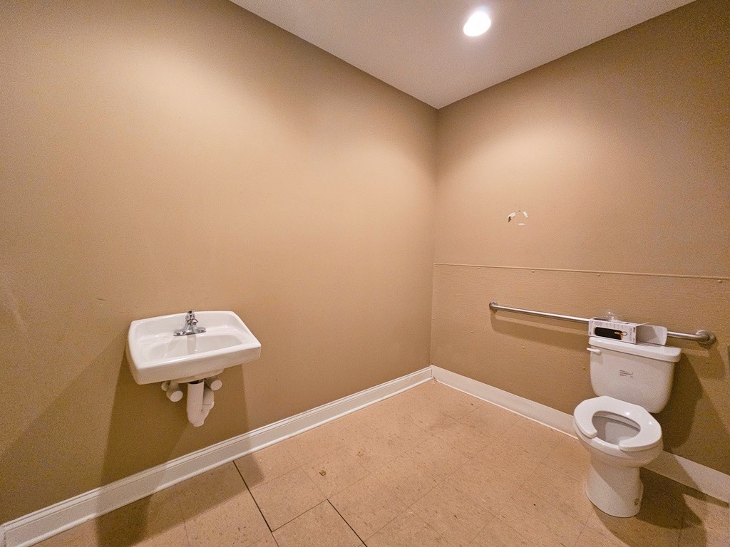 1175 Rock Springs Rd #100 Property Photo 10