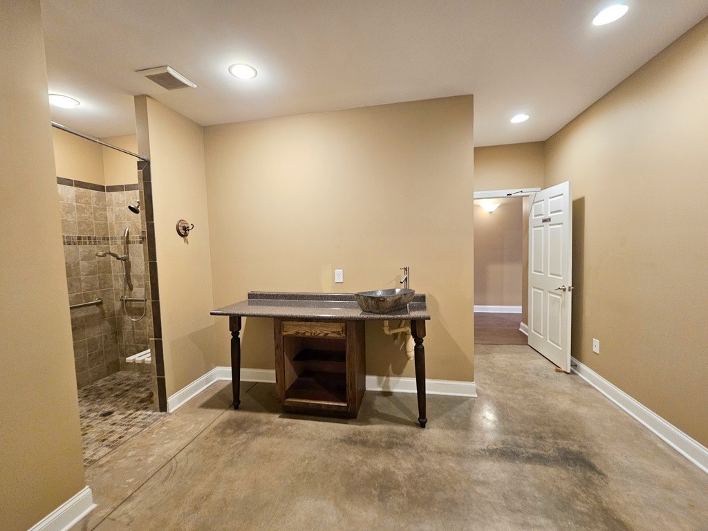 1175 Rock Springs Rd #100 Property Photo 14