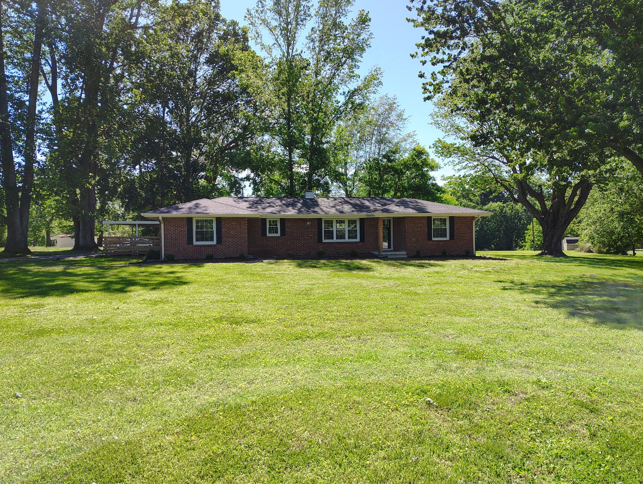 1305 Ellington Dr Property Photo
