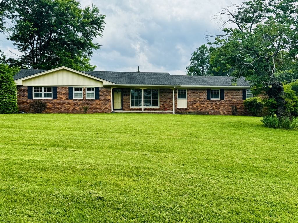1307 Ellington Dr Property Photo
