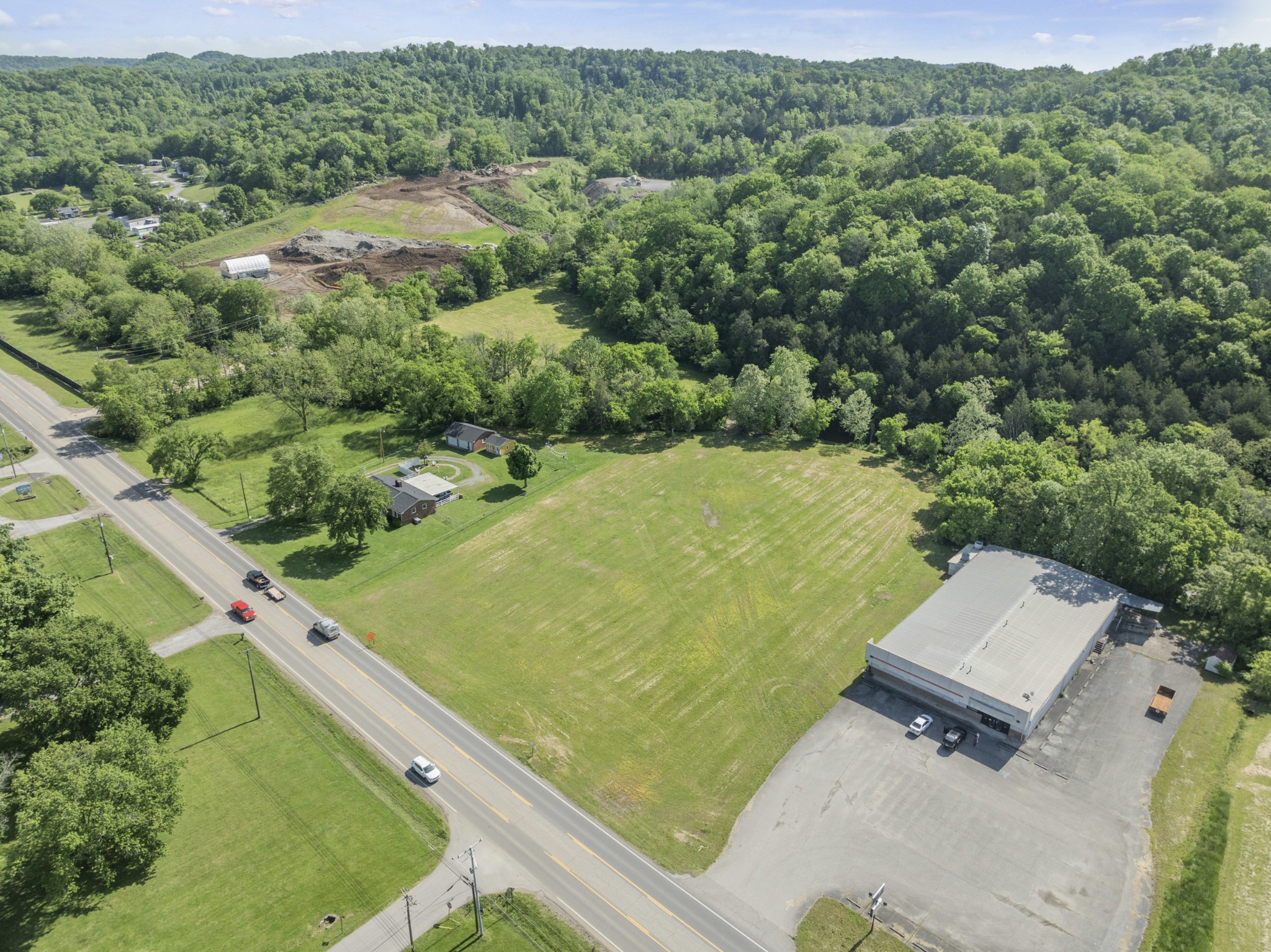 1135 Louisville Hwy Property Photo 2