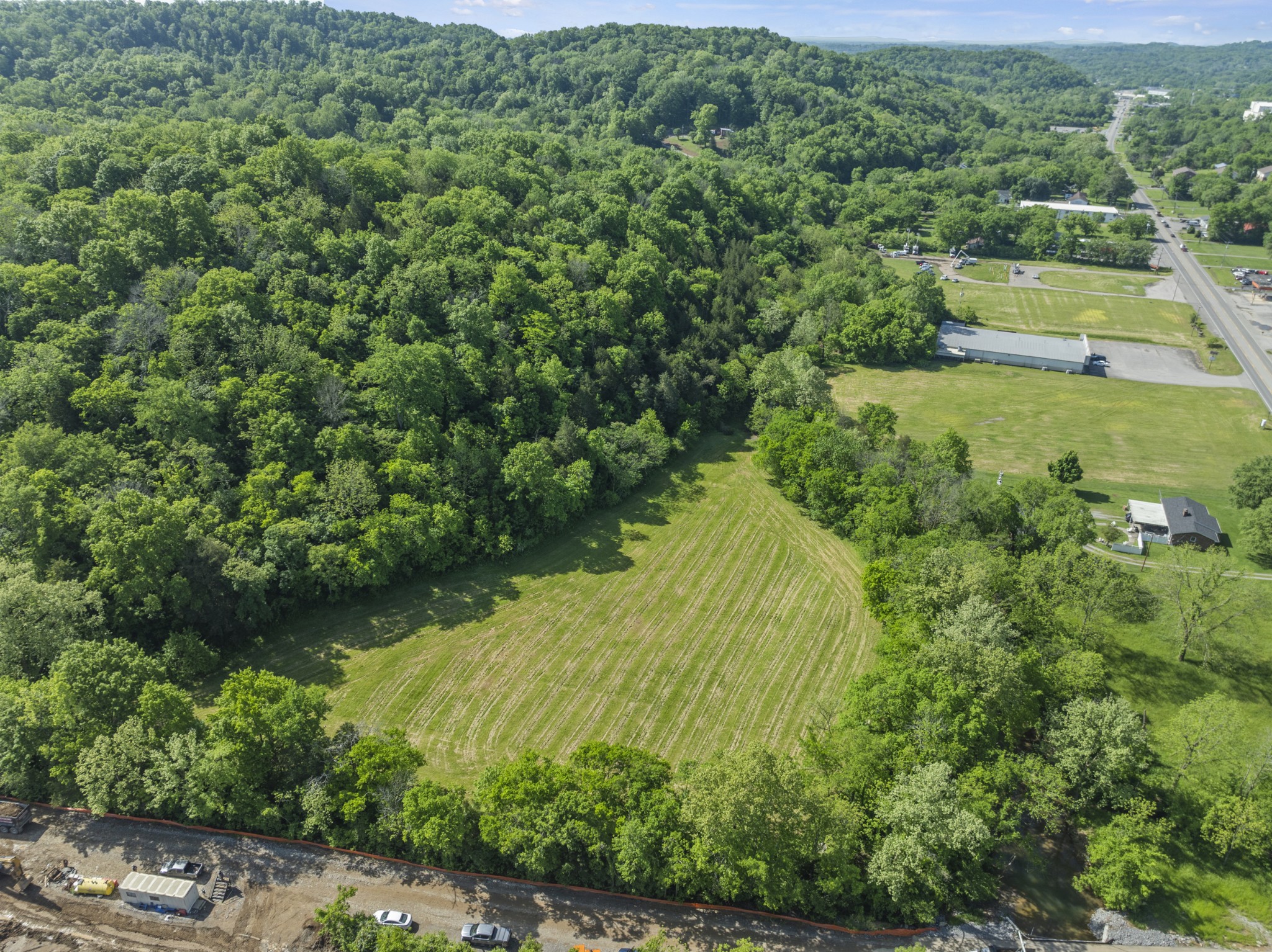 1135 Louisville Hwy Property Photo 3