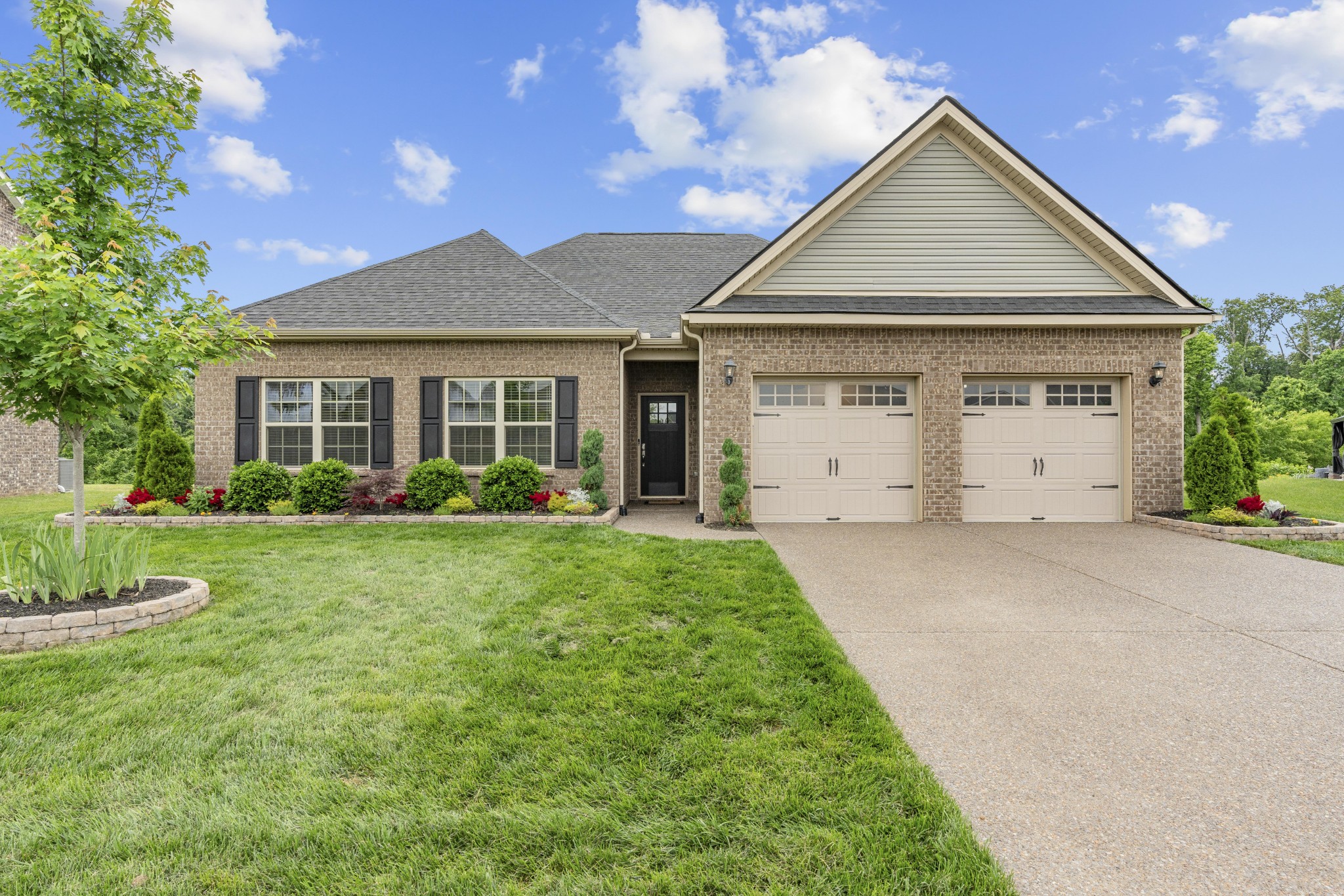 1631 Summit Rdg Property Photo 1