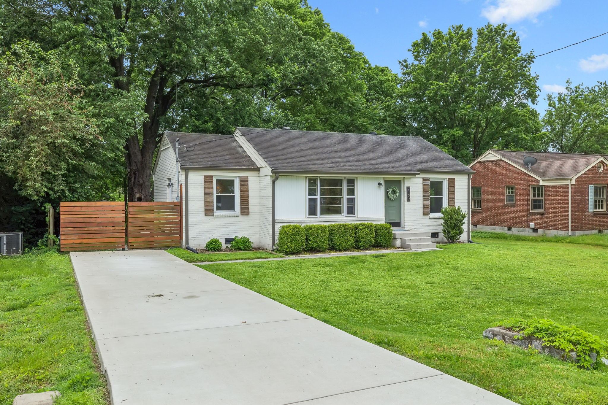 2127 Crystal Dr Property Photo 2