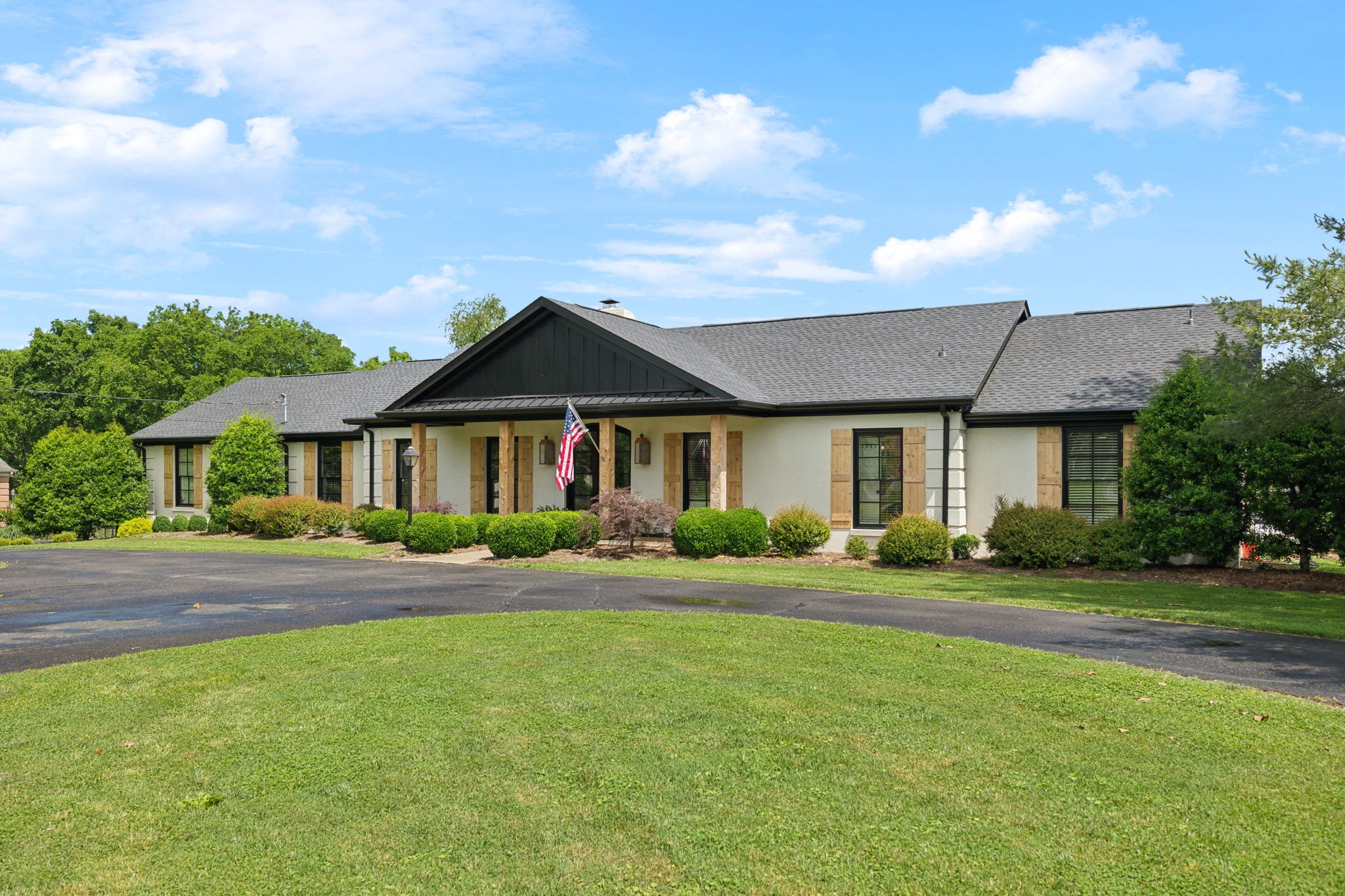 106 Steeplechase Ln Property Photo 1