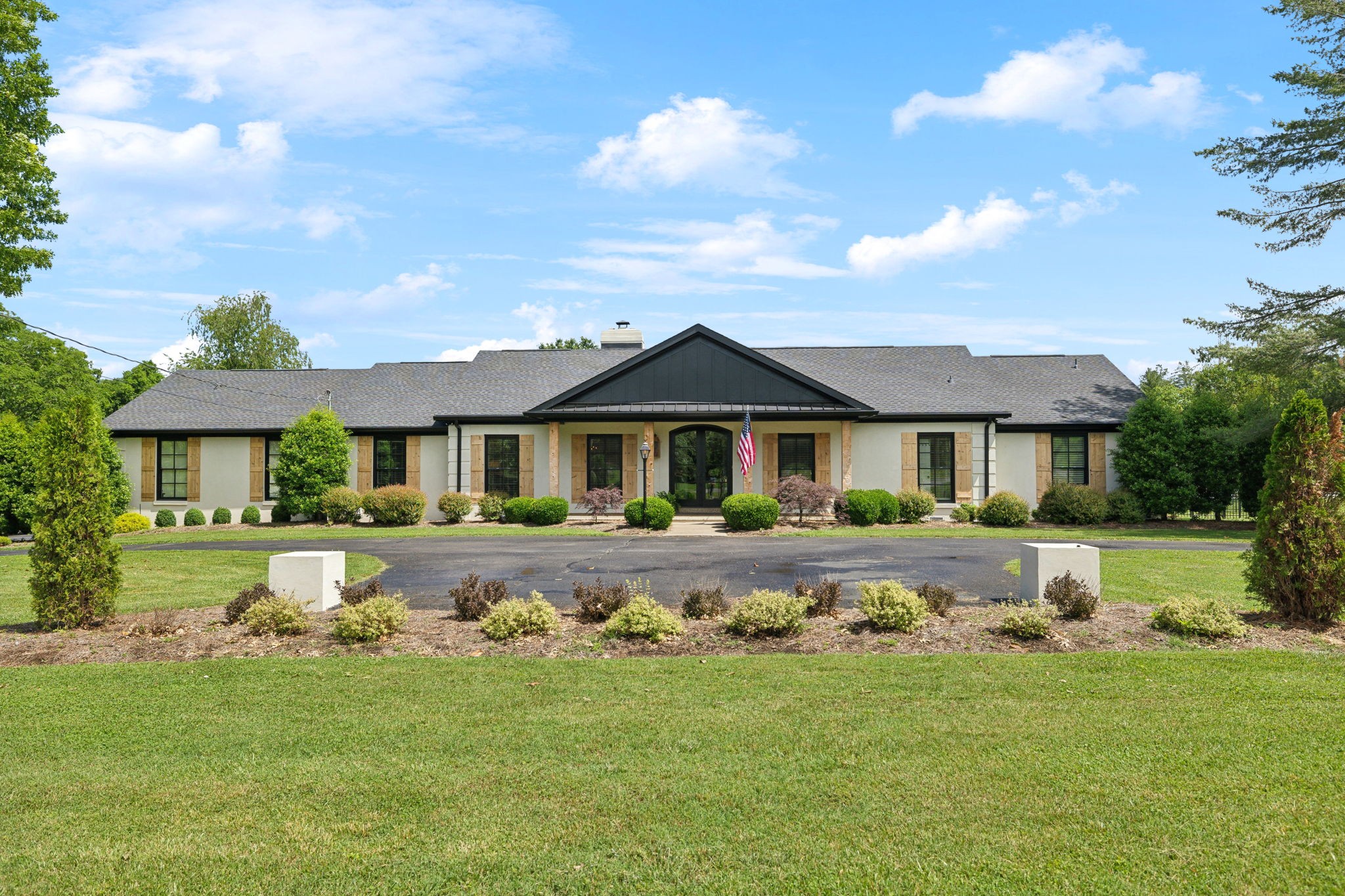 106 Steeplechase Ln Property Photo 2