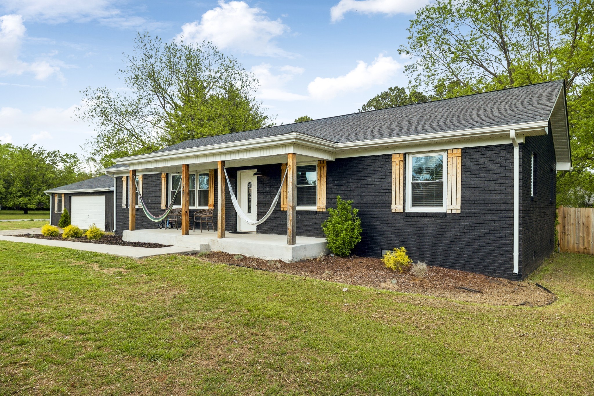 176 Morningside Dr Property Photo 2