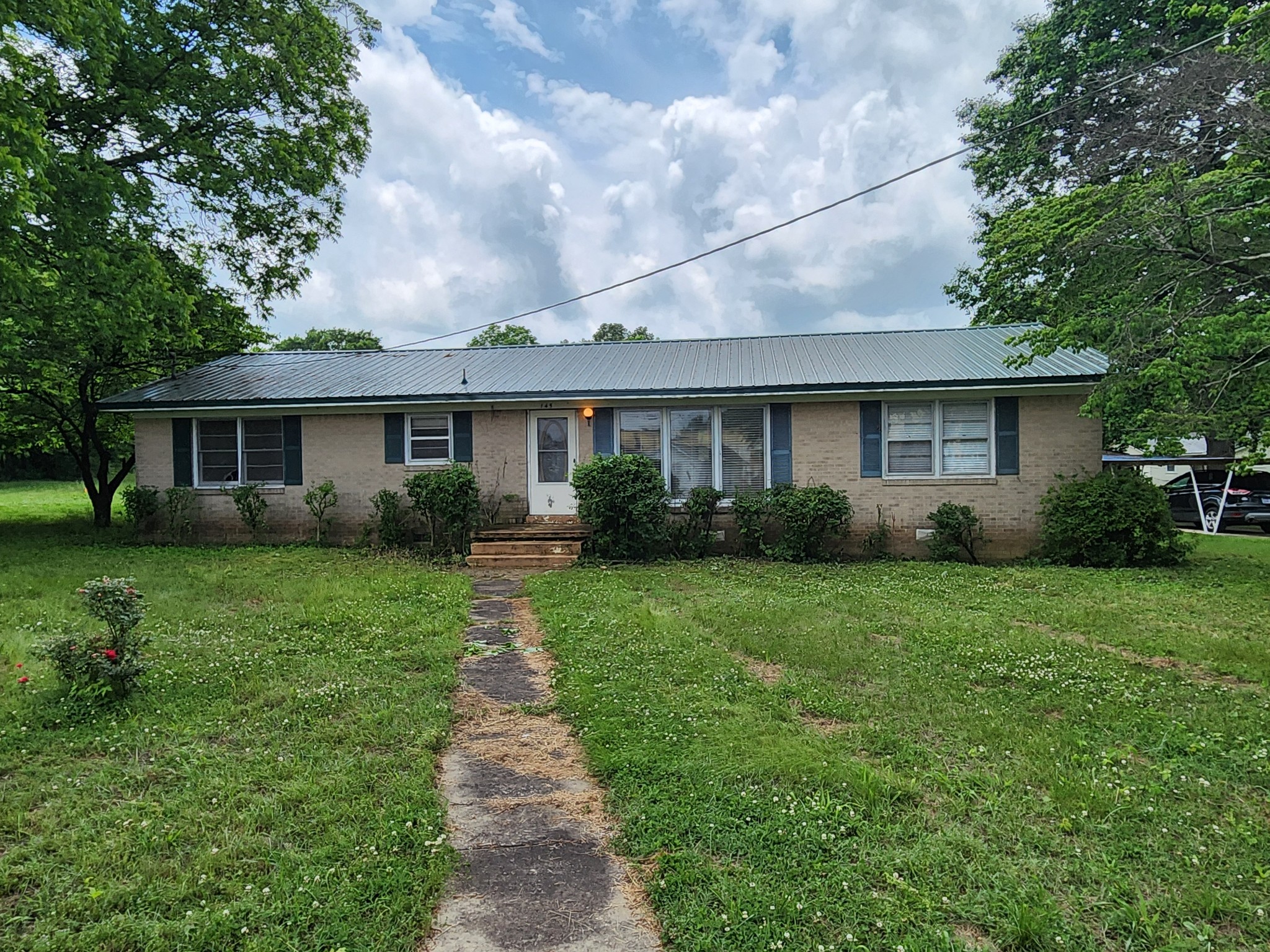 145 E Scott St Property Photo