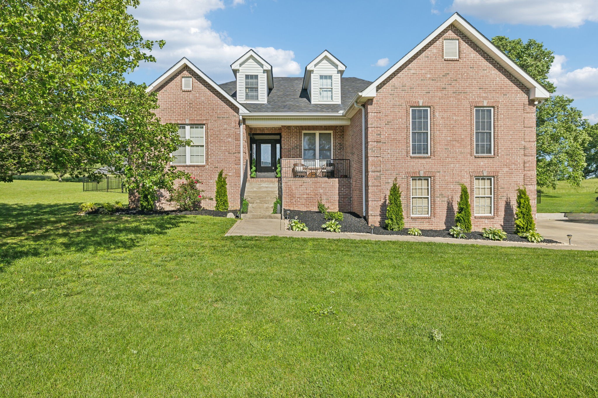 1007 Fairways Dr Property Photo 1