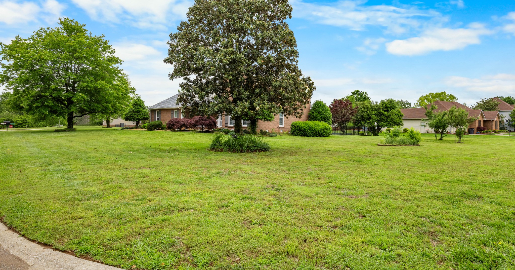 2207 Tom Dr Property Photo 3
