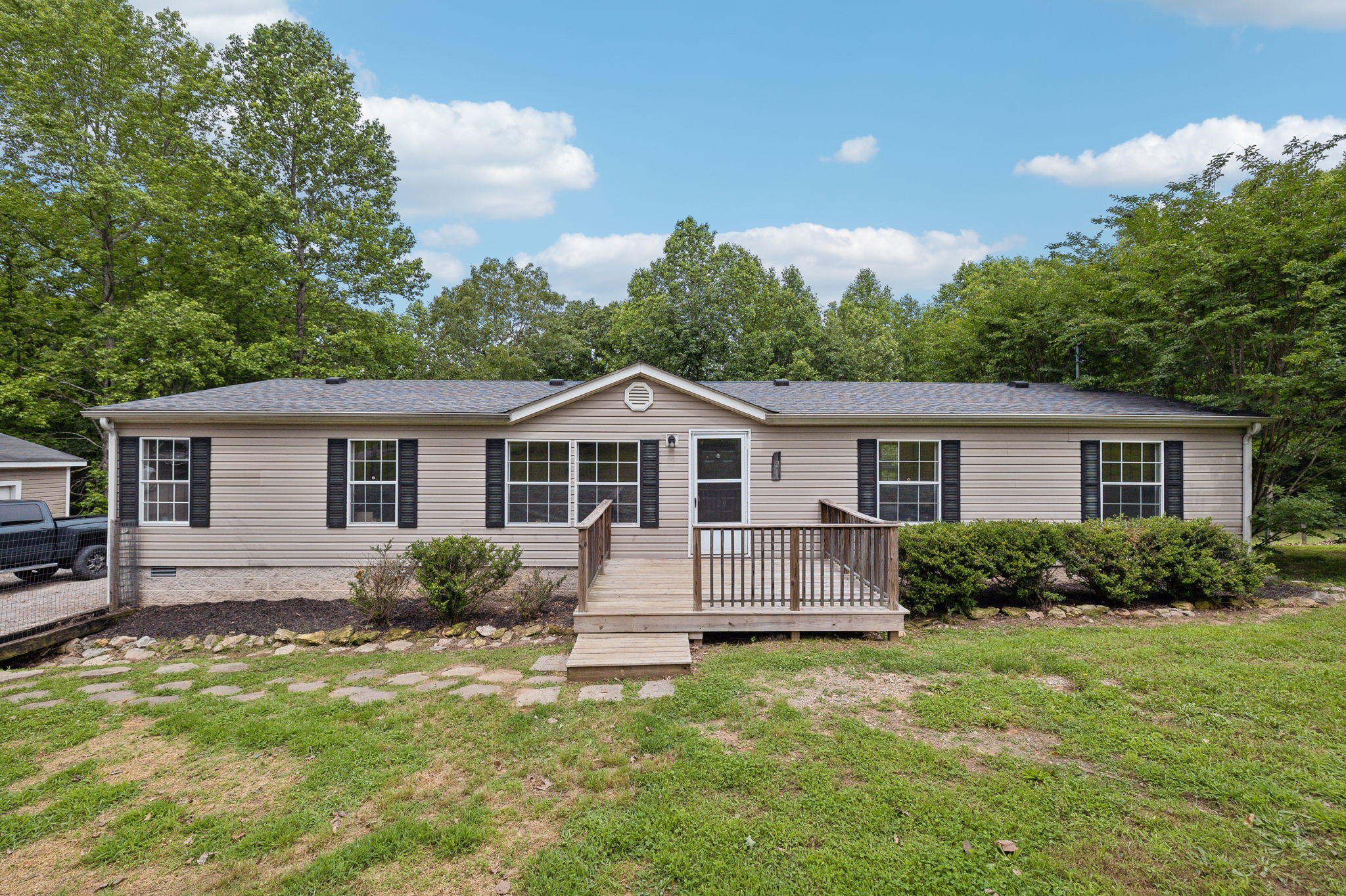 729 Gibbs Rd Property Photo 1